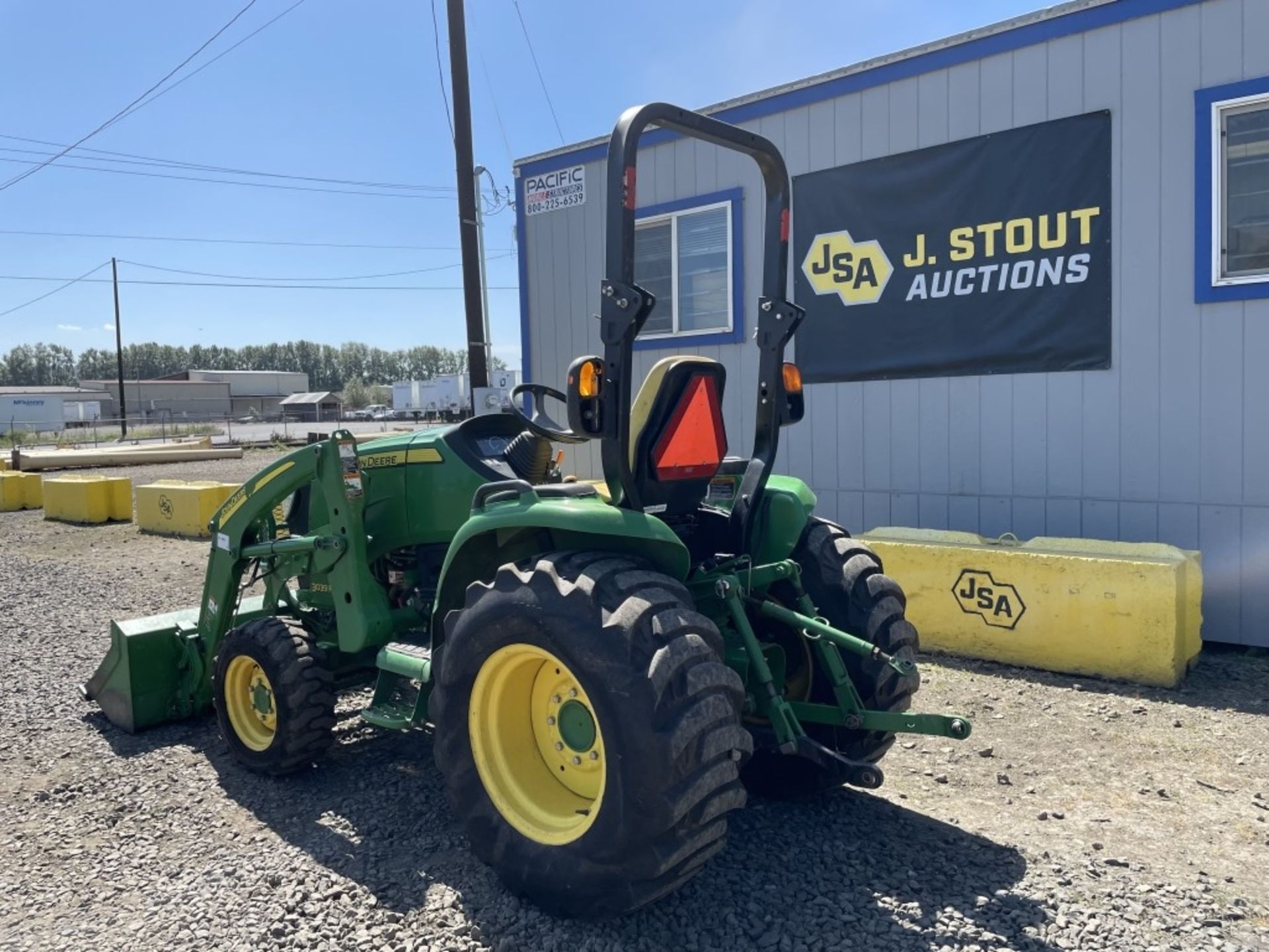 2017 John Deere 3039R Utility Tractor - Image 4 of 22