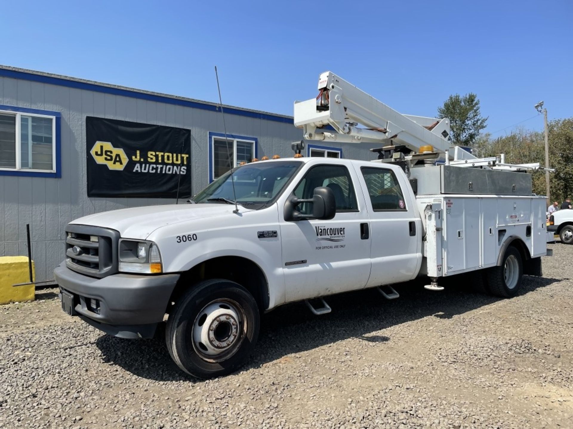 2002 Ford F550 XL SD Crew Cab Bucket Truck