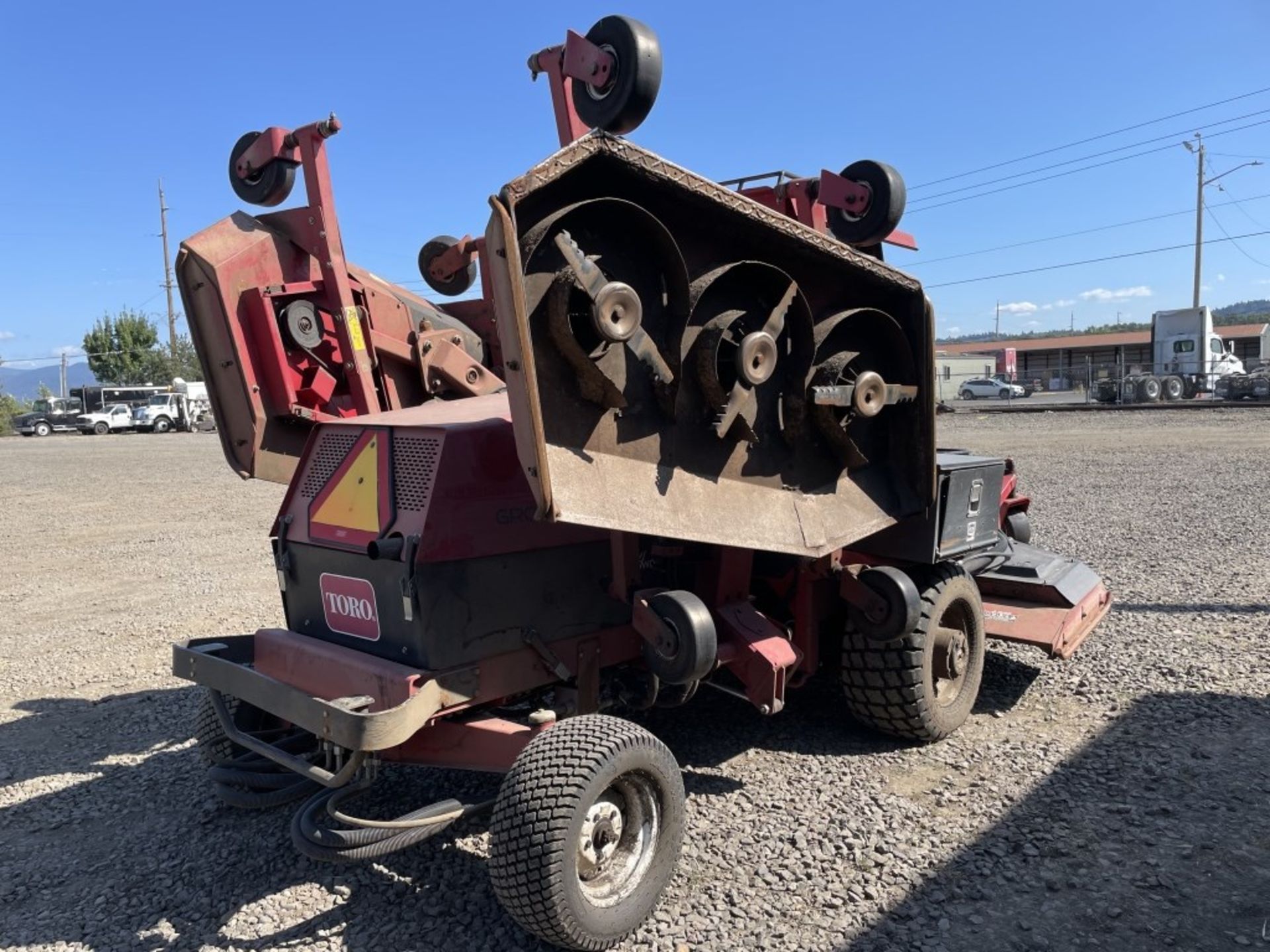 2005 Toro 580D Groundsmaster Mower - Image 3 of 22