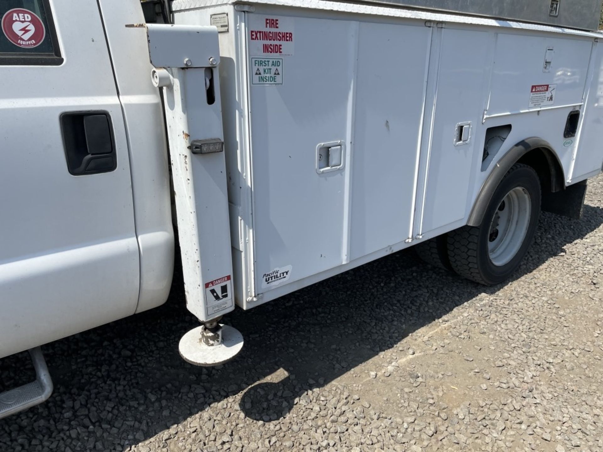 2002 Ford F550 XL SD Crew Cab Bucket Truck - Image 12 of 31