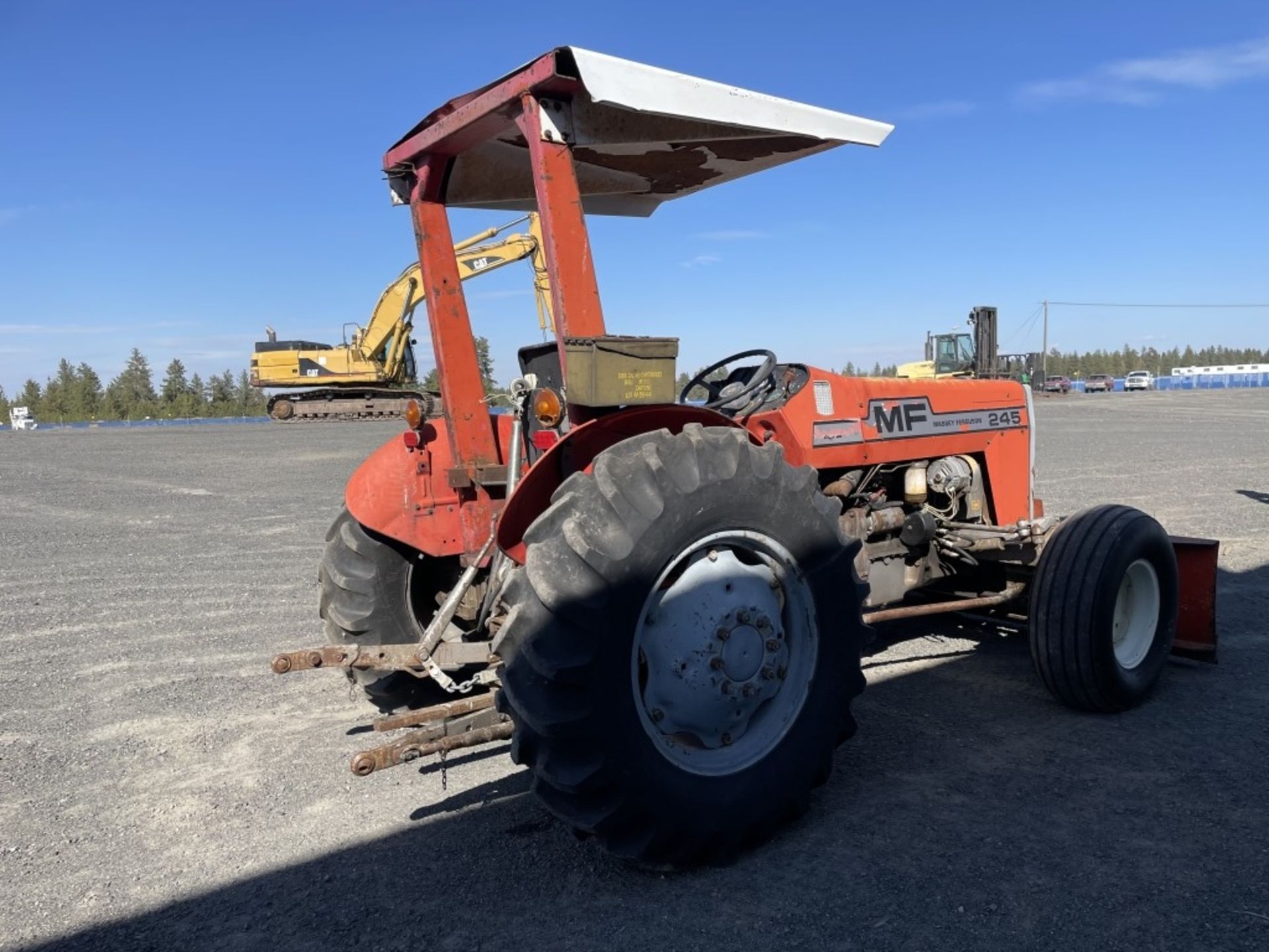 Massey Ferguson Z45 Utility Tractor - Image 3 of 17