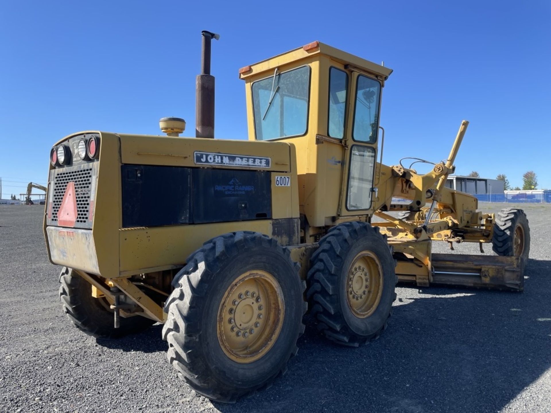 John Deere 670A Motor Grader - Image 3 of 26