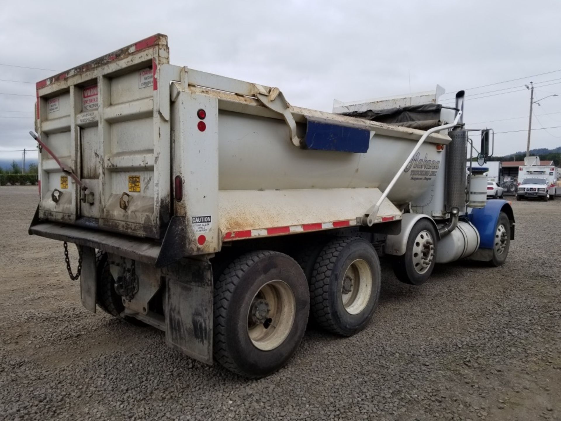 2000 Peterbilt 379 Tri-Axle Dump Truck - Image 3 of 34