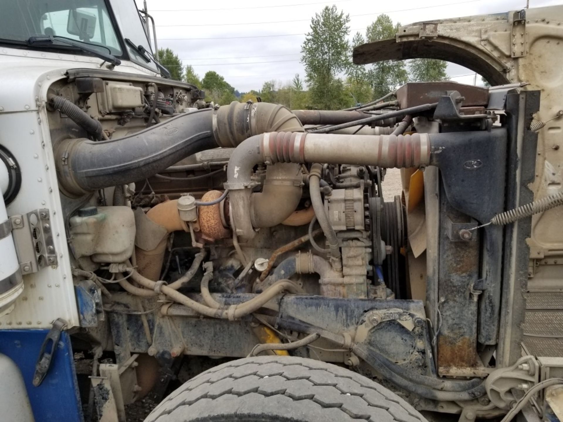 2000 Peterbilt 379 Tri-Axle Dump Truck - Image 15 of 34