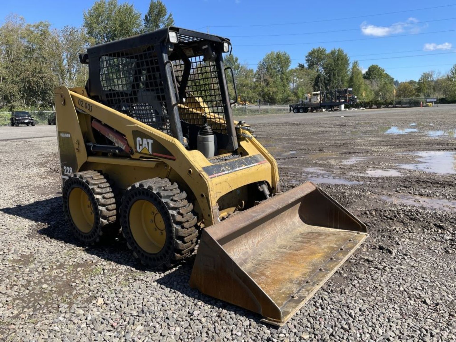 2000 Caterpillar 228 Skidsteer Loader - Image 2 of 23