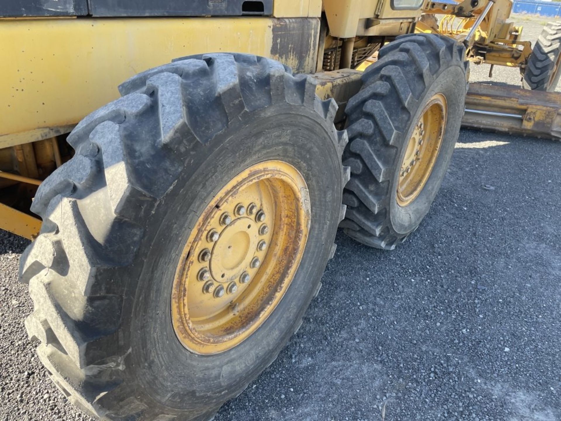 John Deere 670A Motor Grader - Image 16 of 26