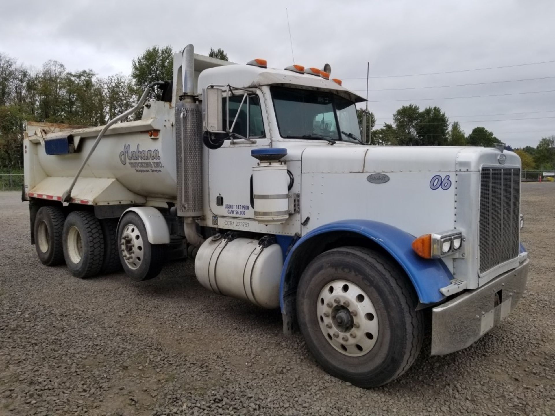 2000 Peterbilt 379 Tri-Axle Dump Truck - Image 2 of 34