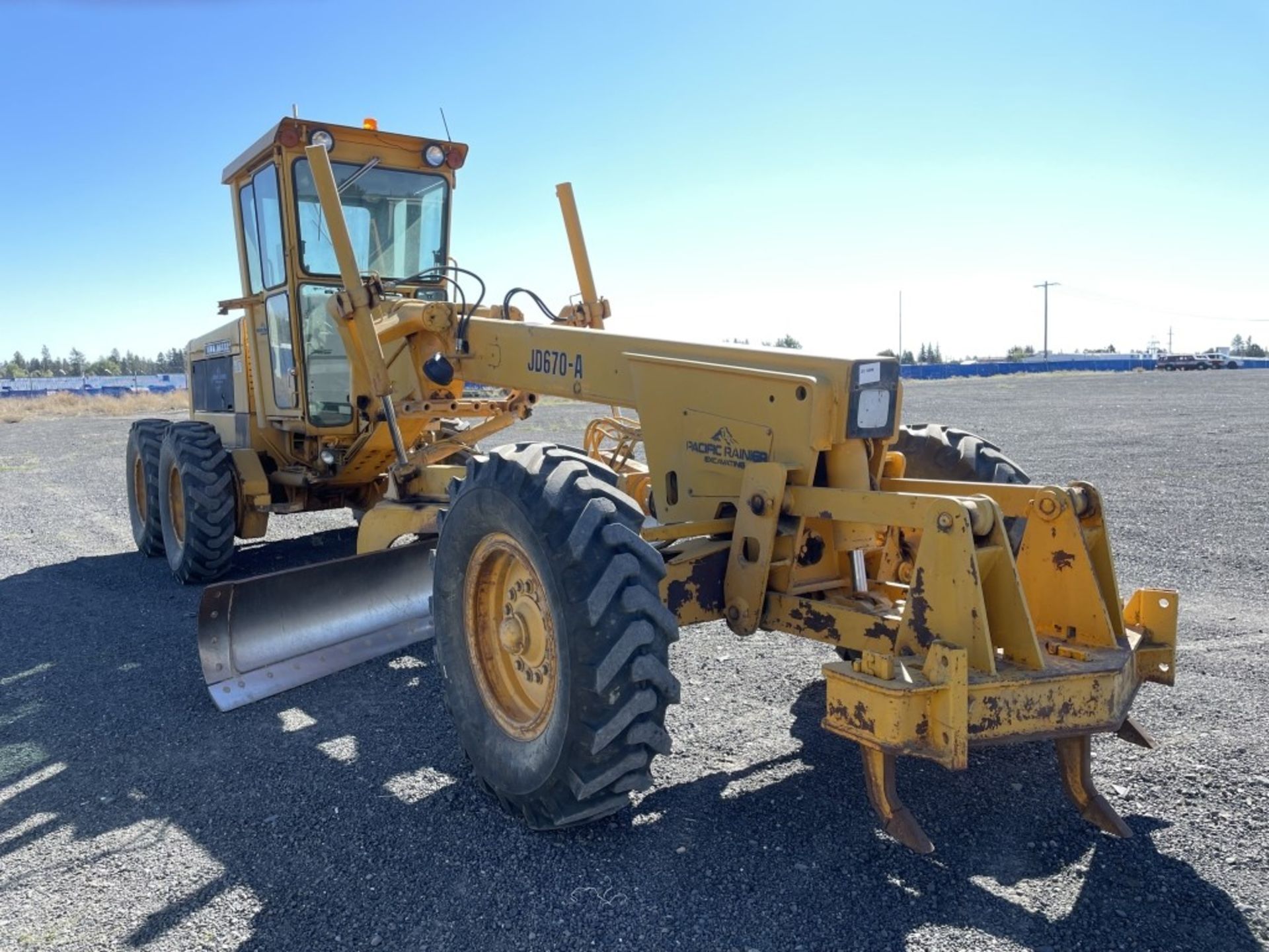 John Deere 670A Motor Grader - Image 2 of 26