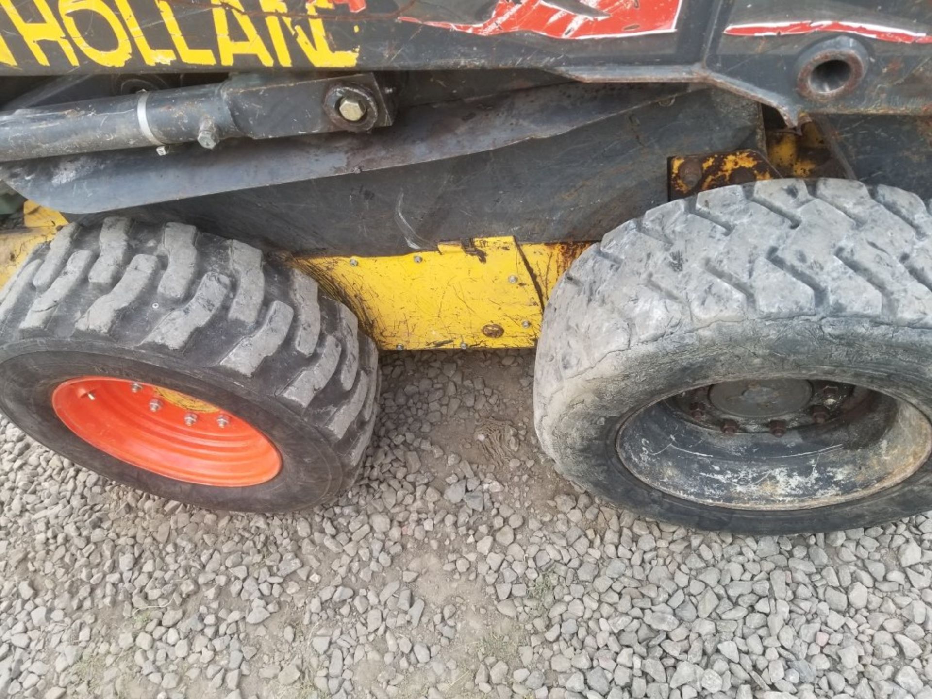 2005 New Holland LS170 Skid Steer Loader - Image 7 of 17