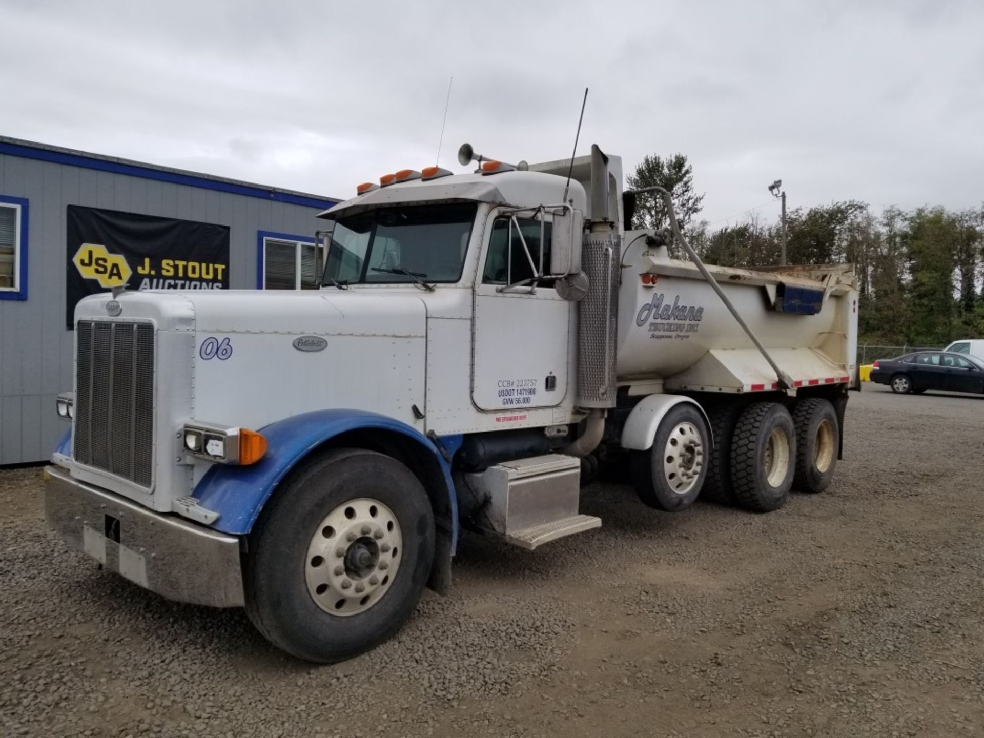 2000 Peterbilt 379 Tri-Axle Dump Truck