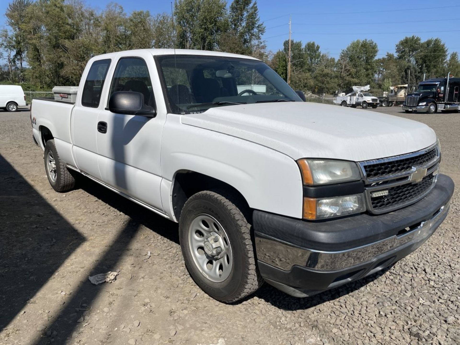 2006 Chevrolet 1500 4x4 Extra Cab Pickup - Image 2 of 17