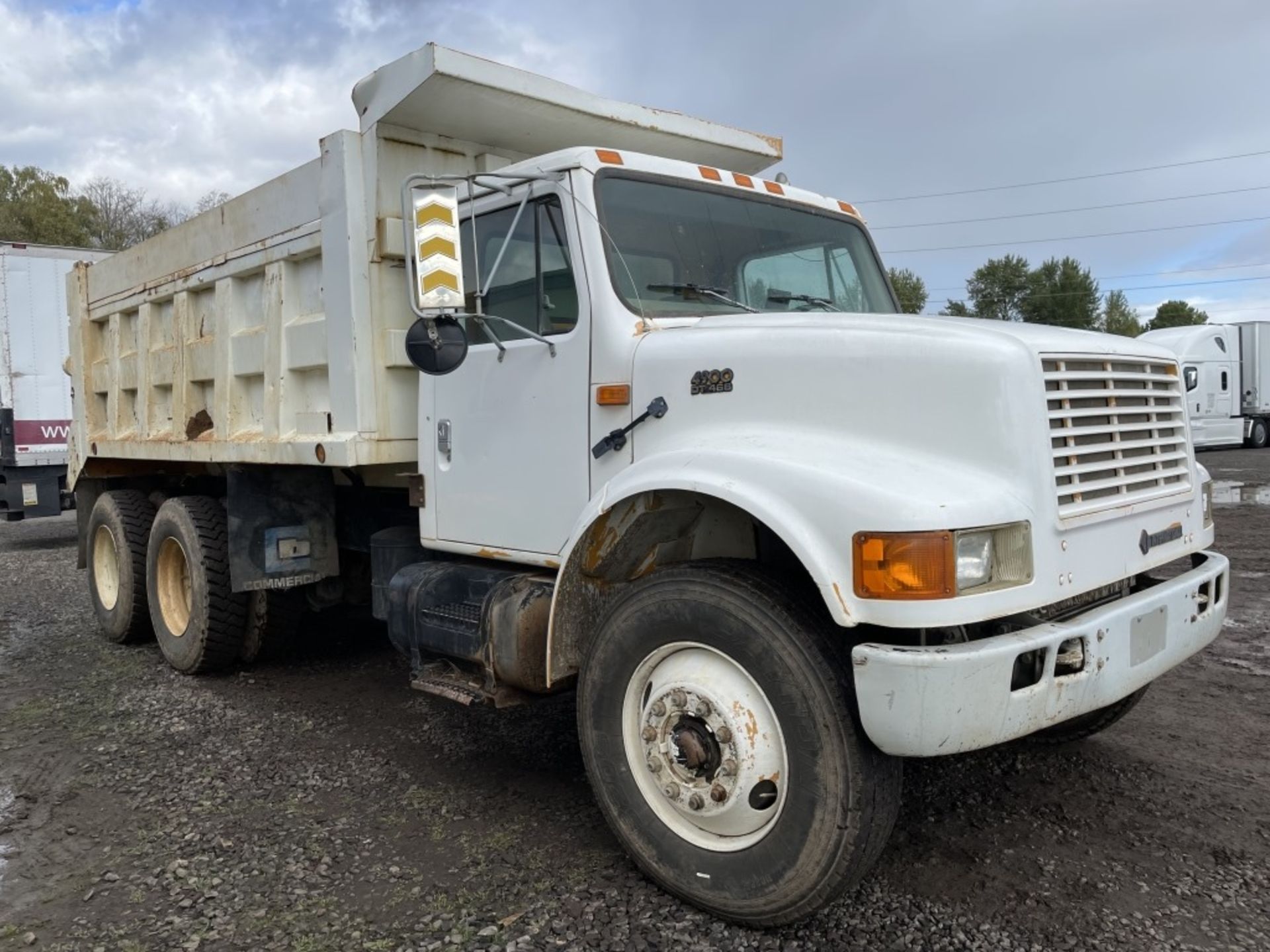 1996 International 4900 T/A Dump Truck - Image 2 of 23