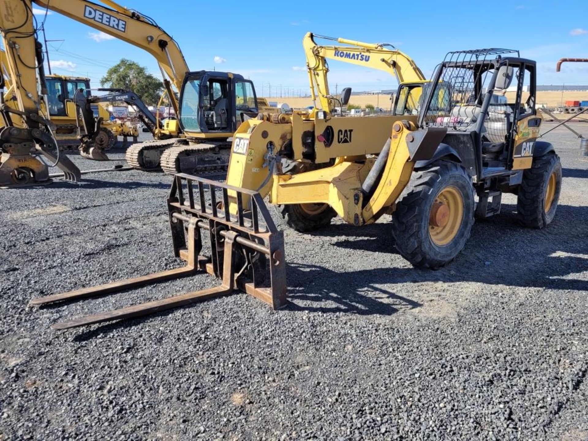 Caterpillar TH560B Telescopic Forklift