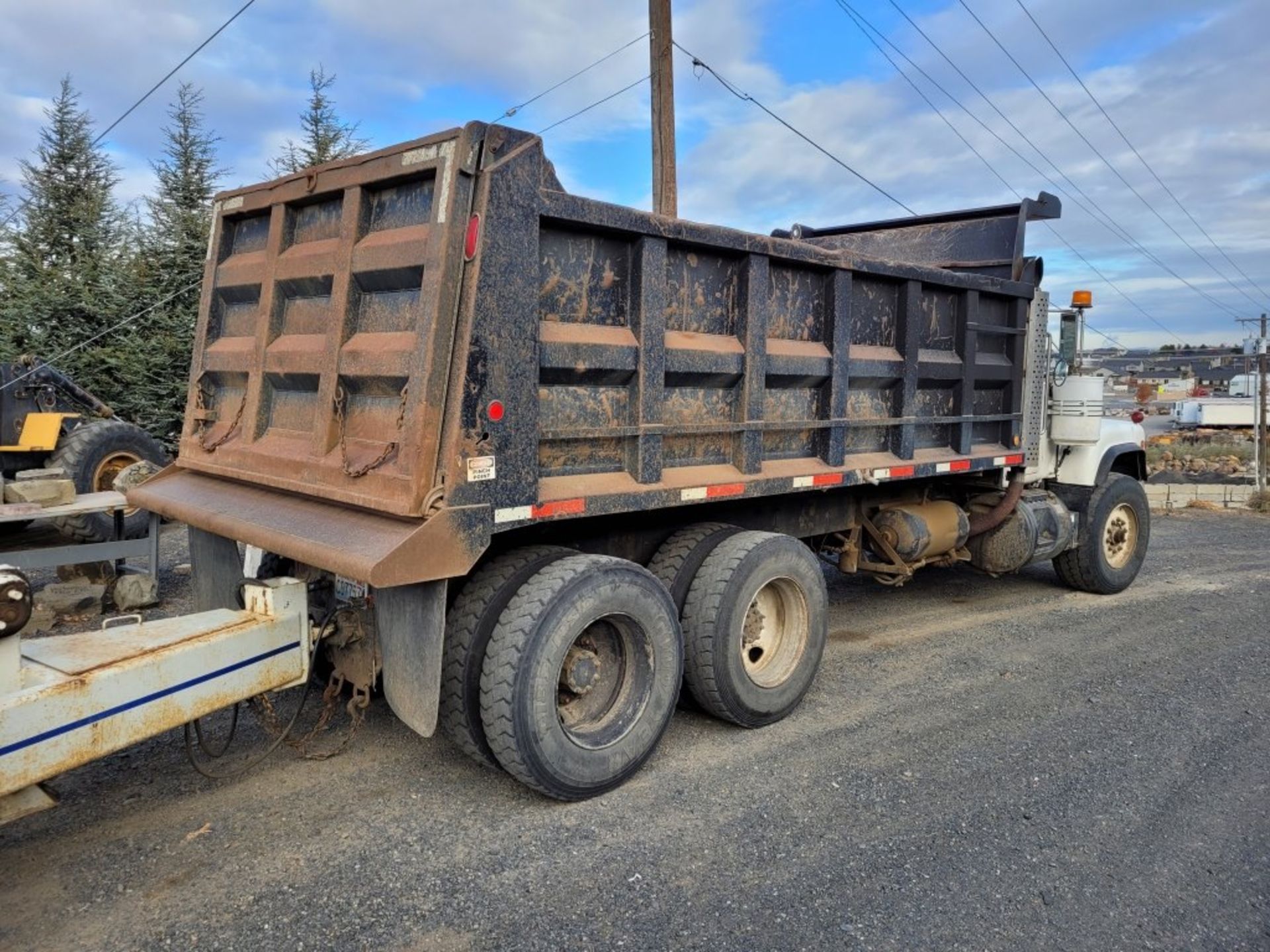 1989 Mack RD690S T/A Dump Truck - Image 5 of 42