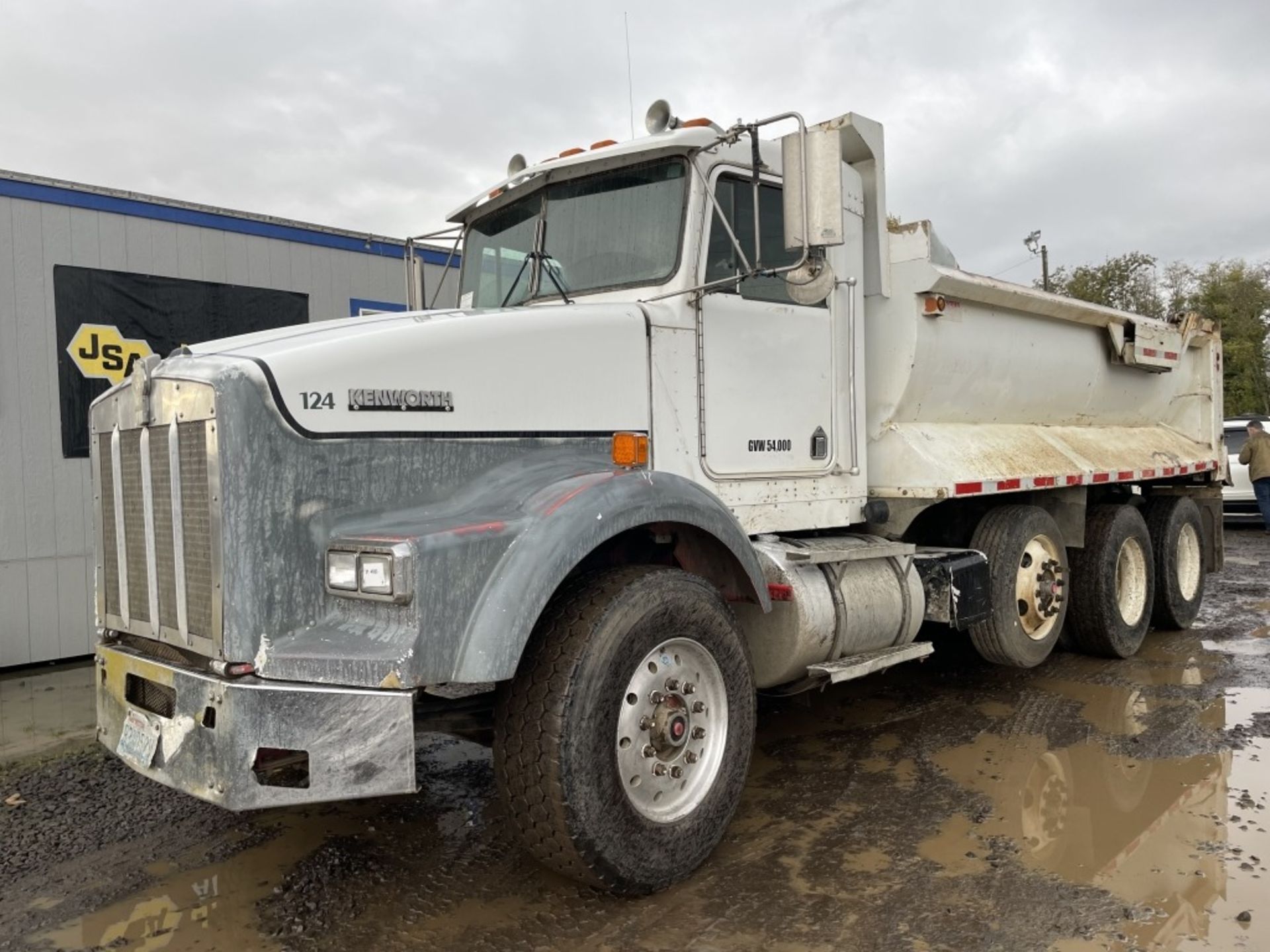 1997 Kenworth T800 Tri-Axle Dump Truck