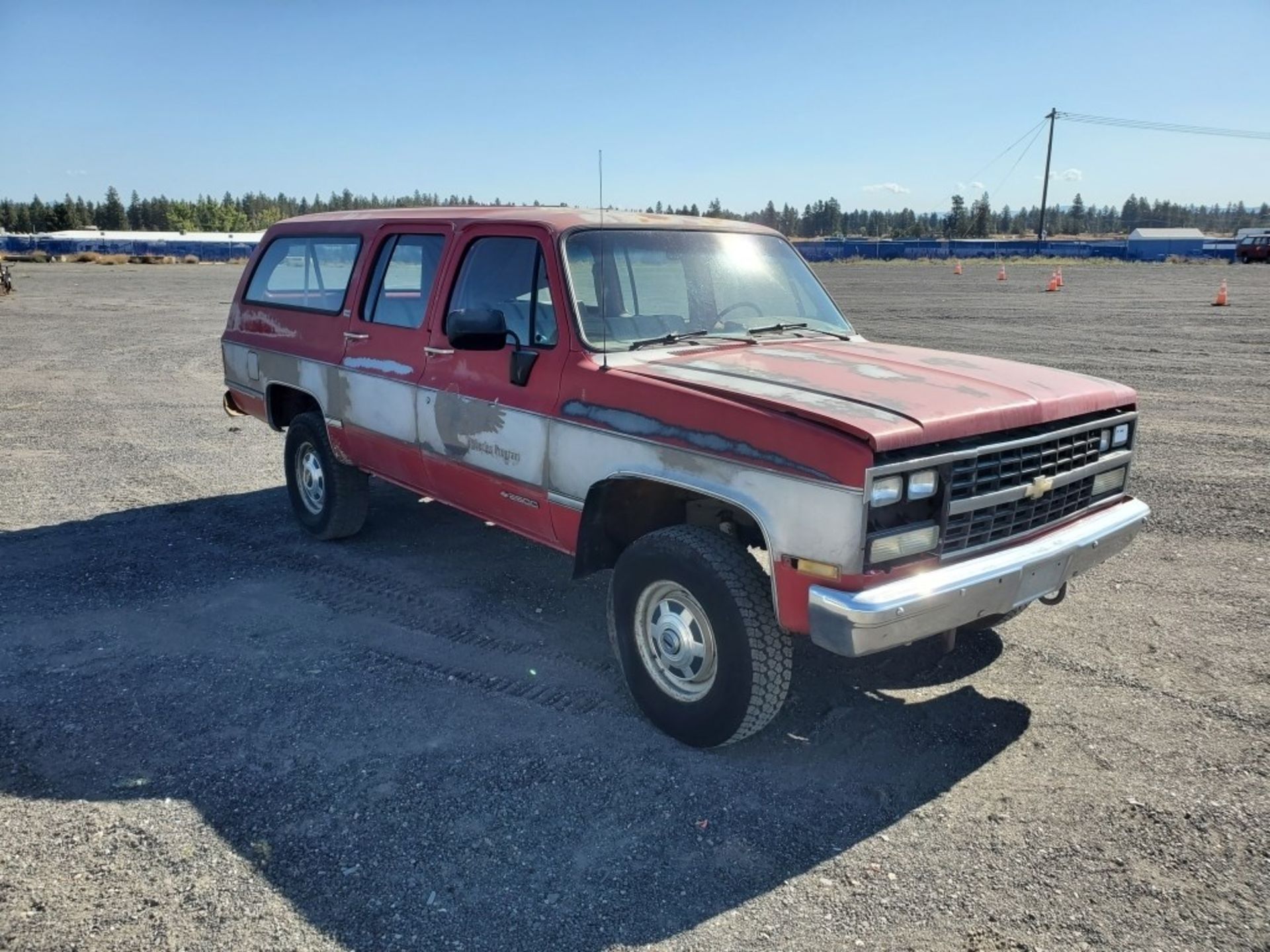 1990 Chevrolet Suburban 2500 4x4 SUV - Image 7 of 19