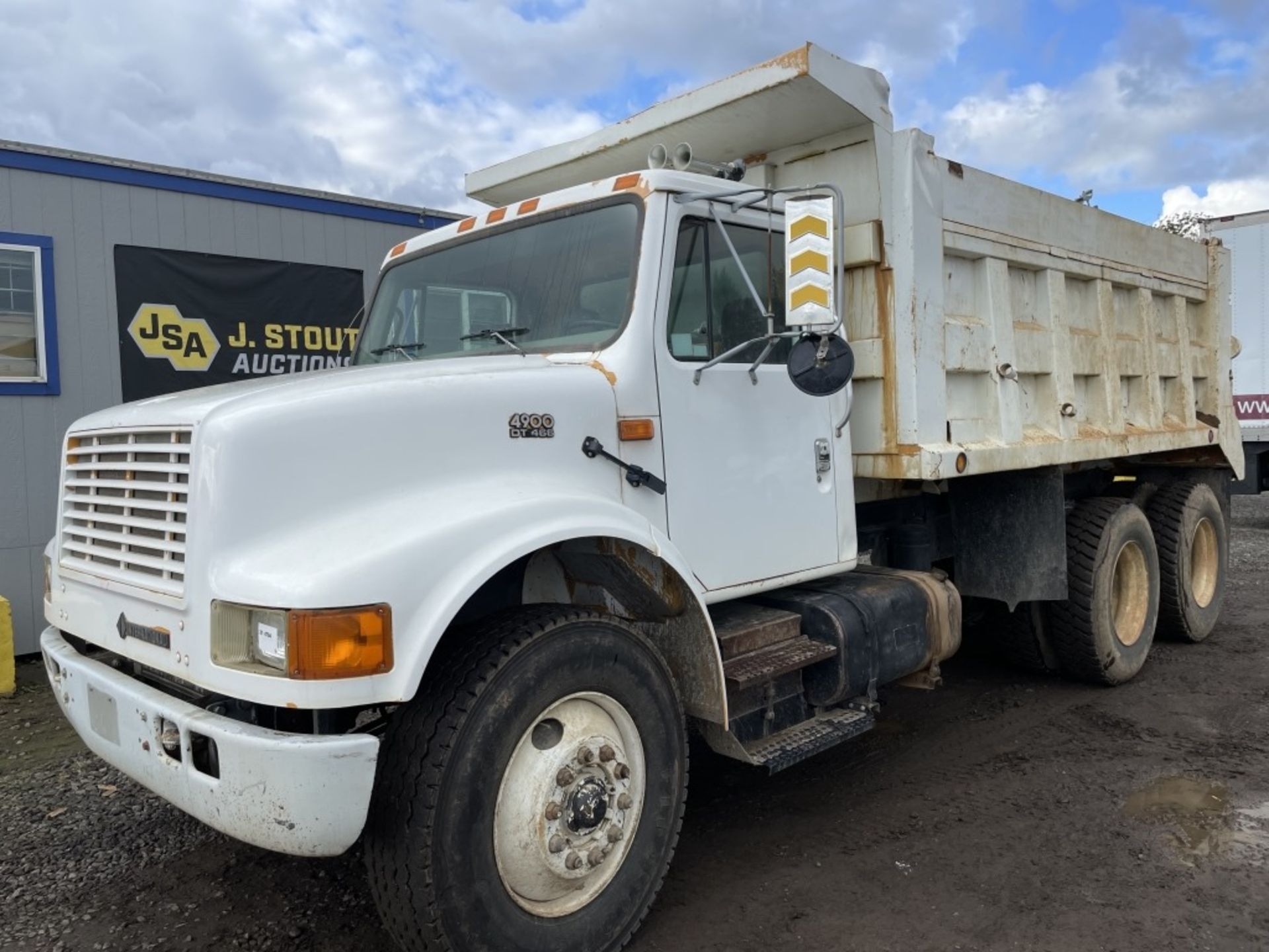 1996 International 4900 T/A Dump Truck