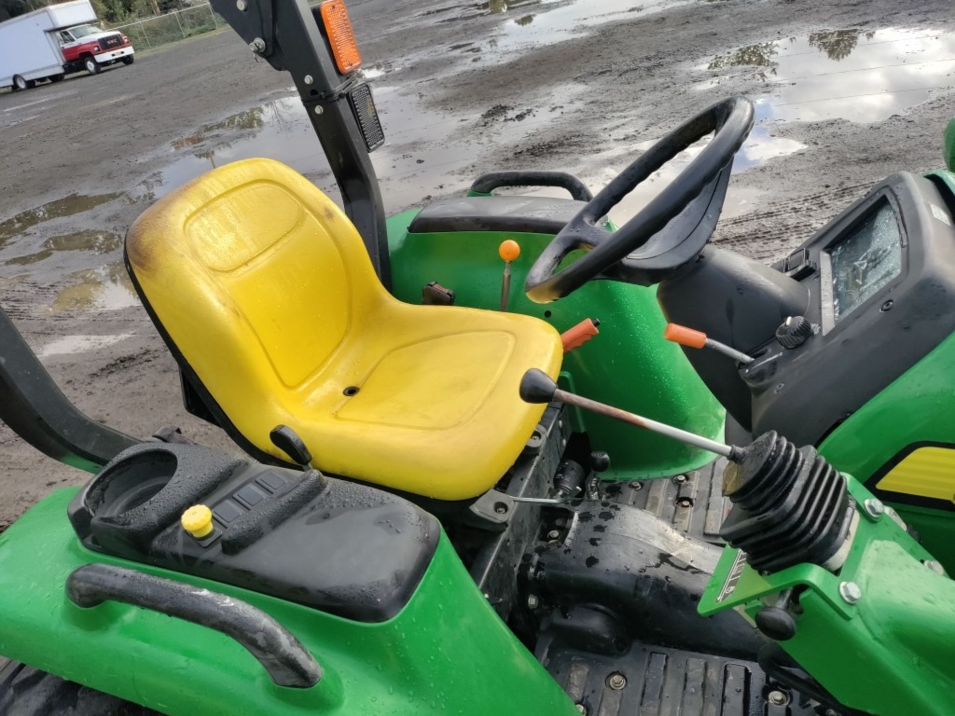 John Deere 3032E 4x4 Utility Tractor - Image 16 of 18