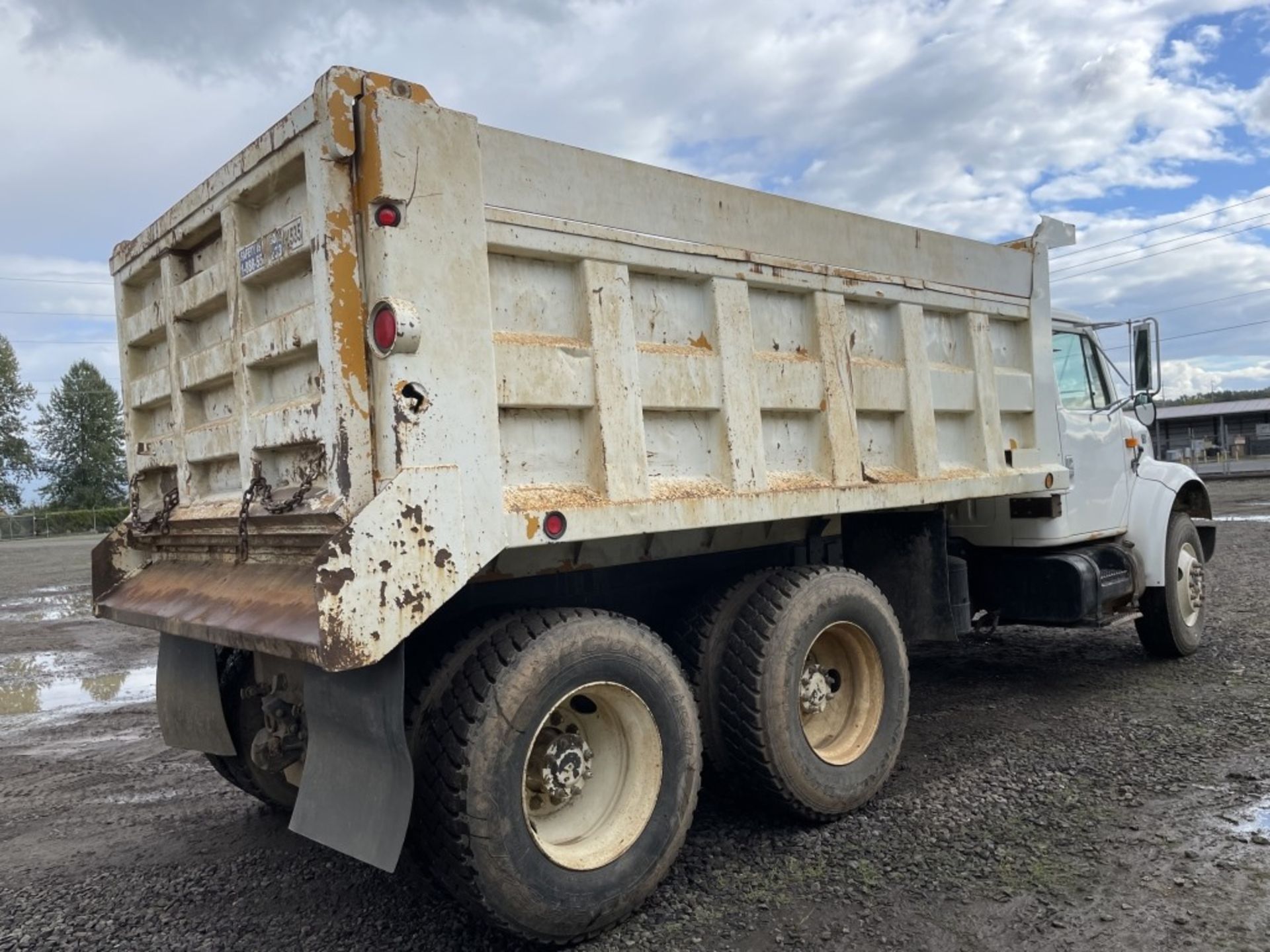 1996 International 4900 T/A Dump Truck - Image 3 of 23