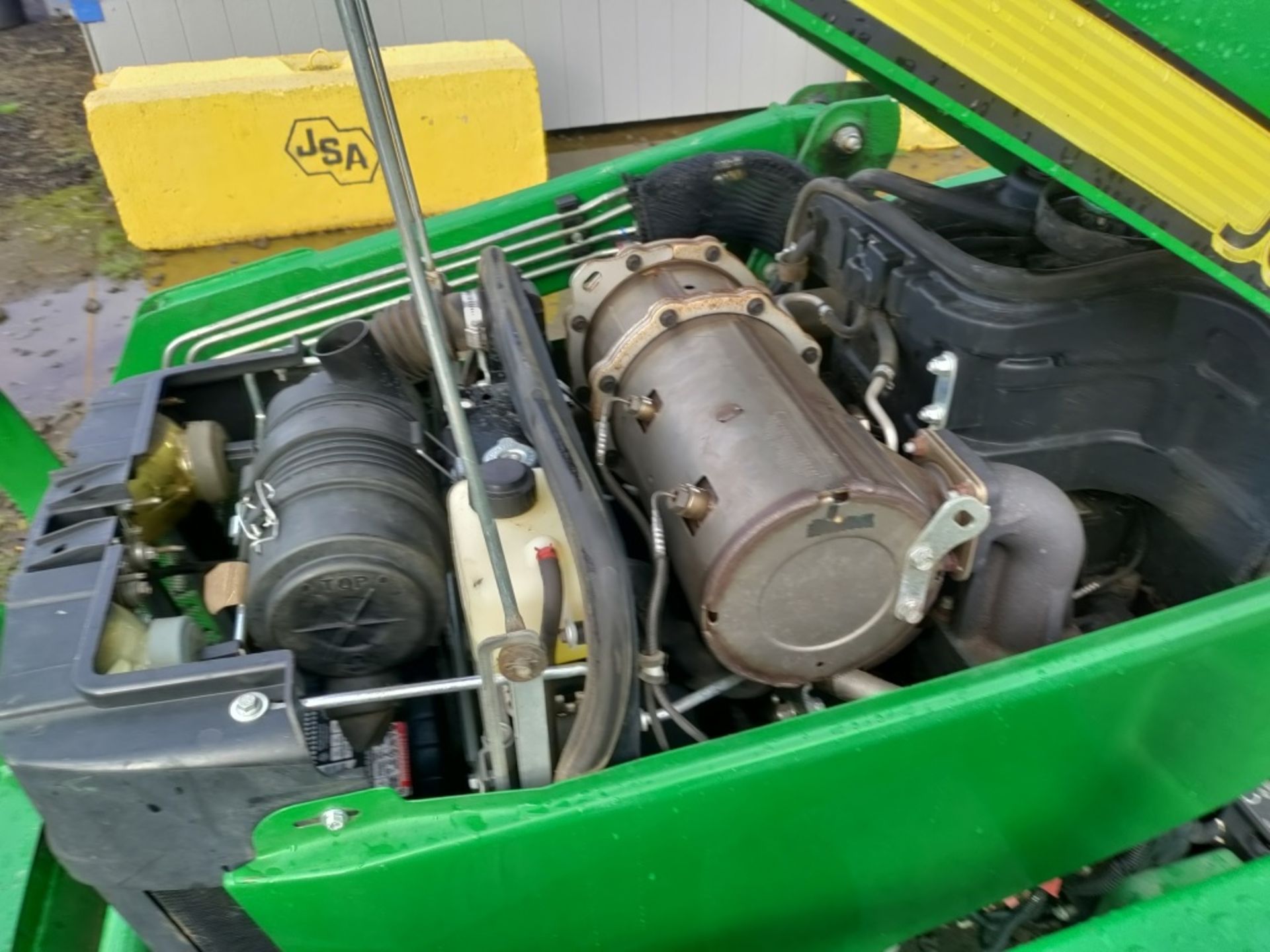 John Deere 3032E 4x4 Utility Tractor - Image 11 of 18
