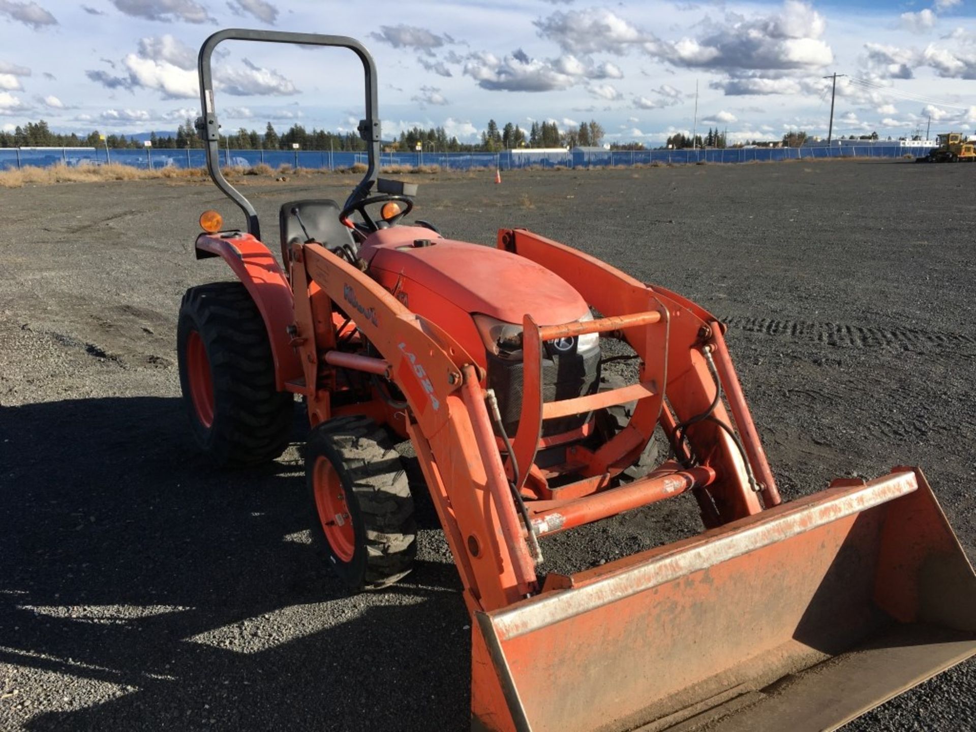 Kubota L3200 4x4 Utility Tractor - Image 7 of 20