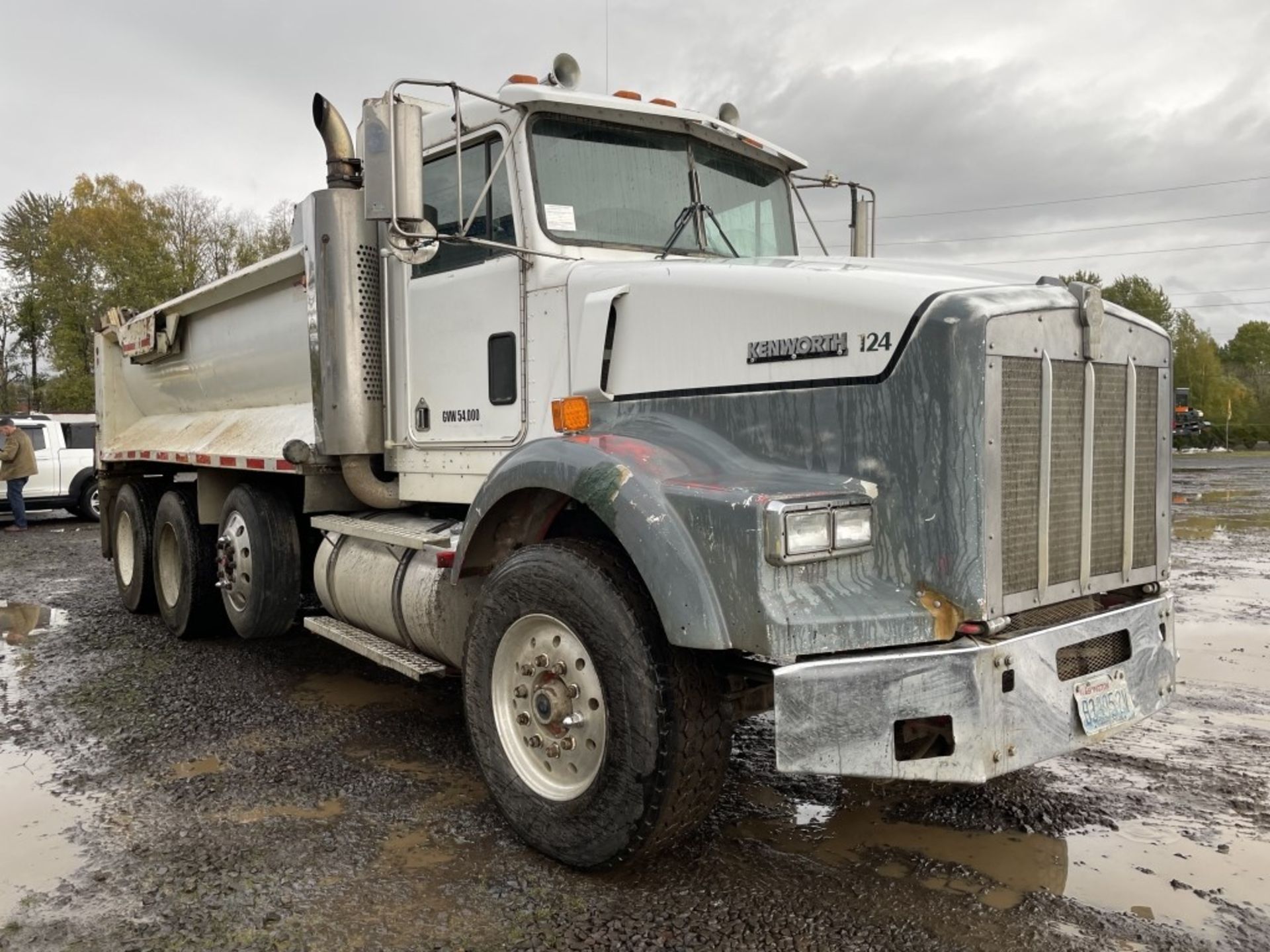 1997 Kenworth T800 Tri-Axle Dump Truck - Image 2 of 25