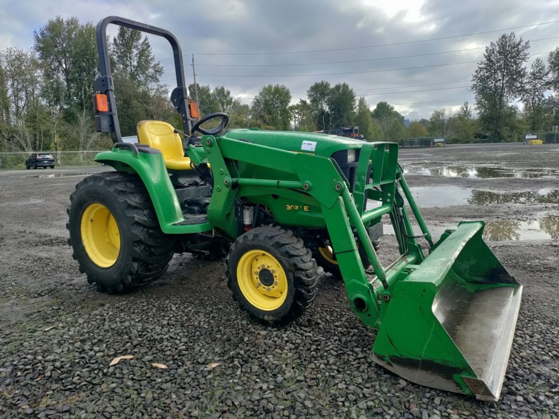 John Deere 3032E 4x4 Utility Tractor - Image 2 of 18