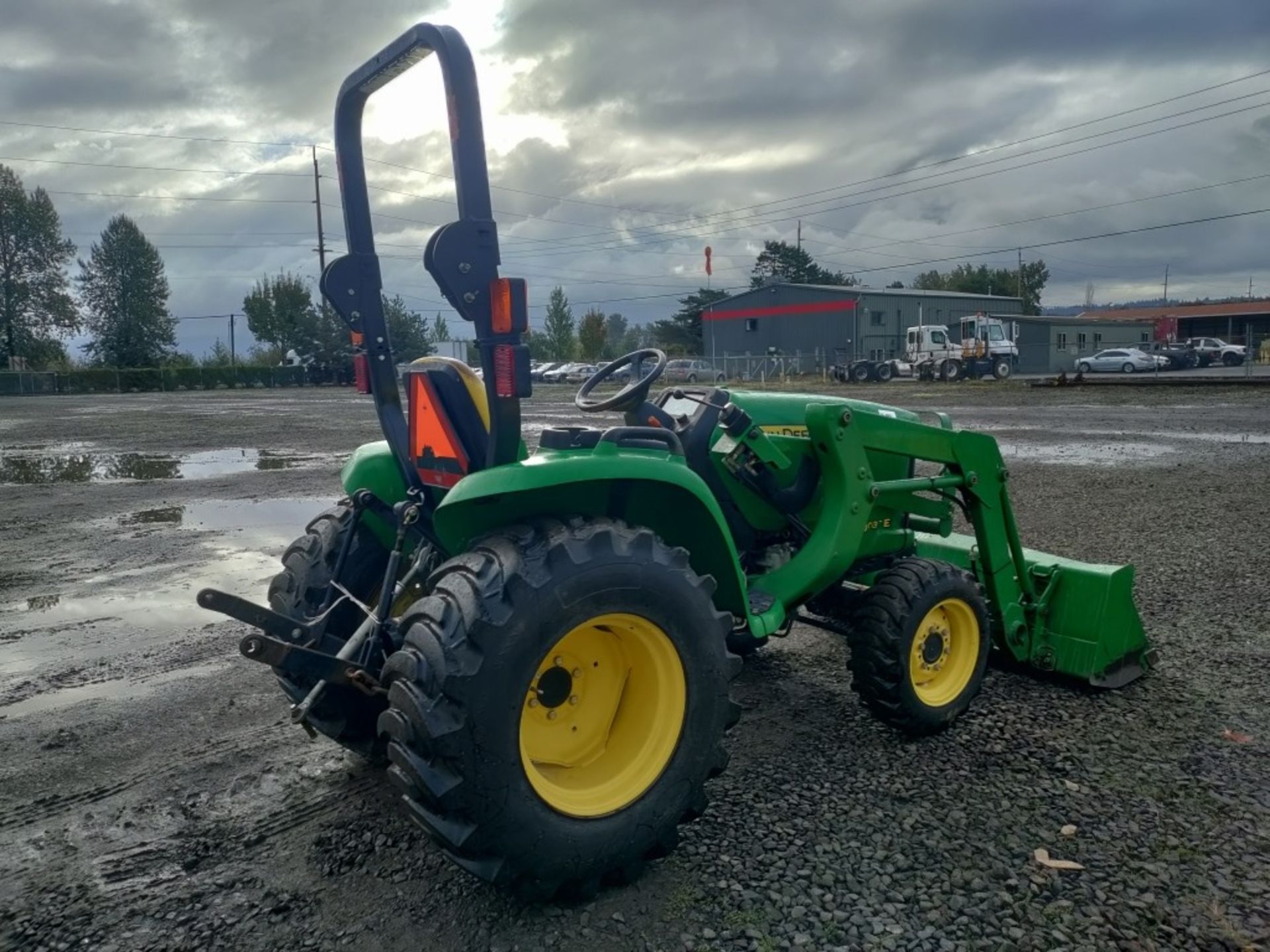 John Deere 3032E 4x4 Utility Tractor - Image 3 of 18