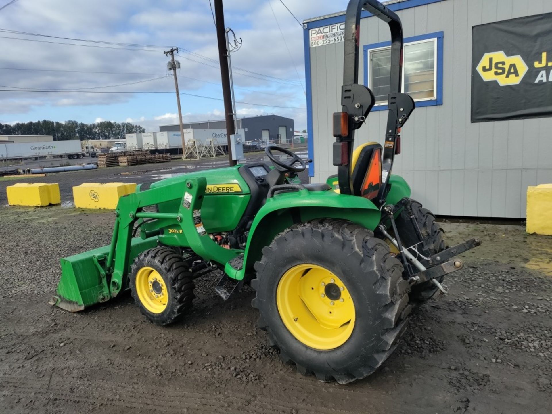 John Deere 3032E 4x4 Utility Tractor - Image 4 of 18