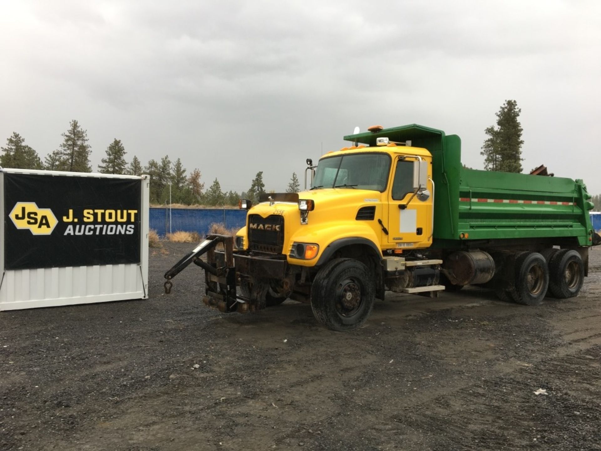 2006 Mack CV713 T/A Dump Truck