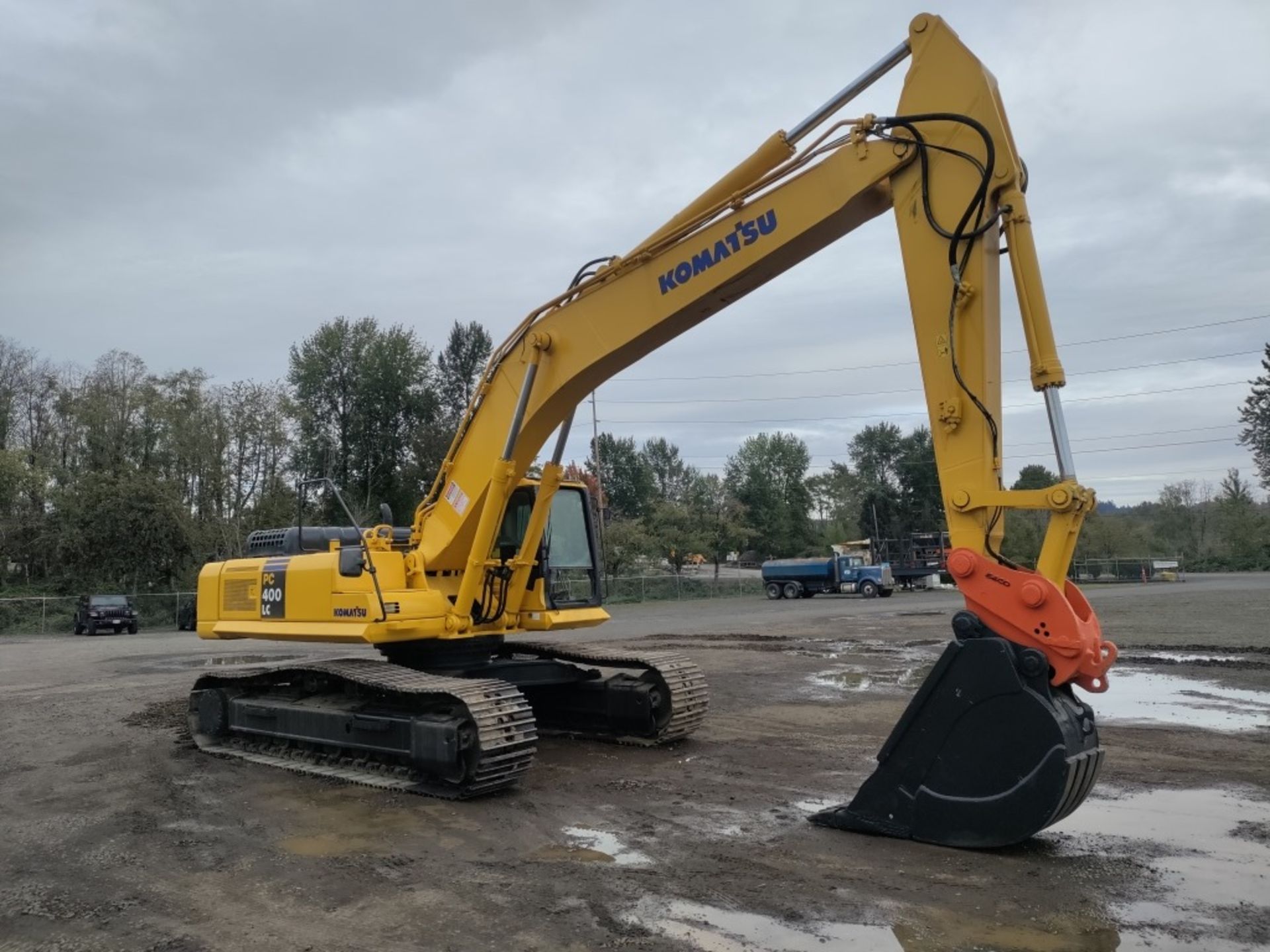 2005 Komatsu PC400-LC7 Hydraulic Excavator - Image 2 of 30