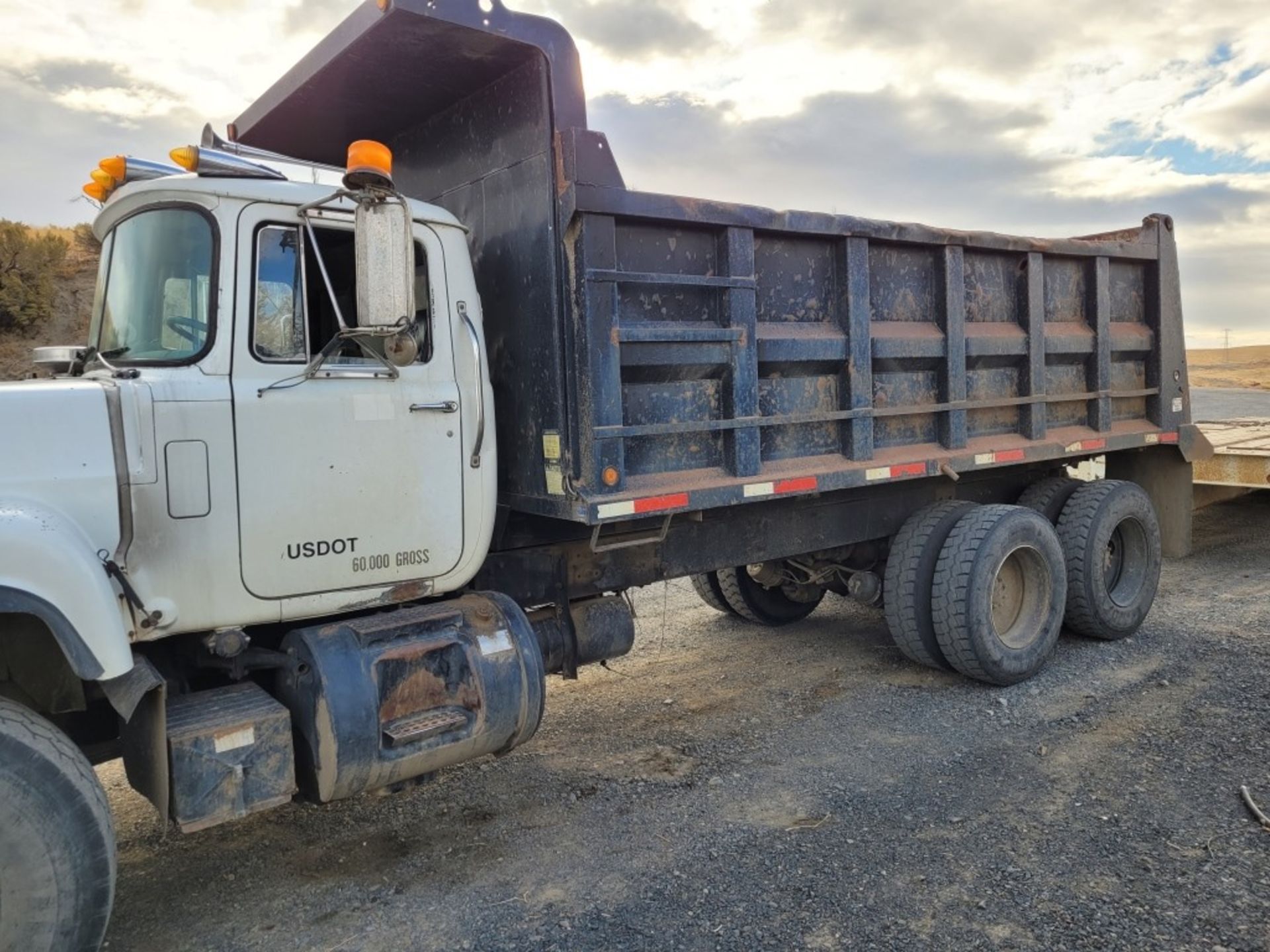 1989 Mack RD690S T/A Dump Truck - Image 3 of 42