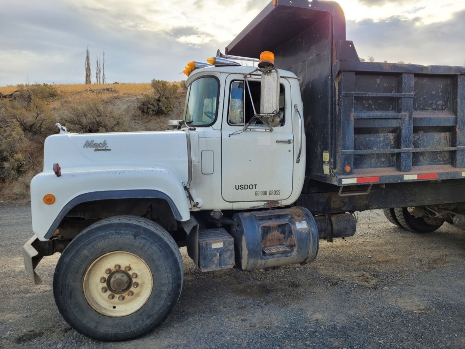 1989 Mack RD690S T/A Dump Truck - Image 2 of 42