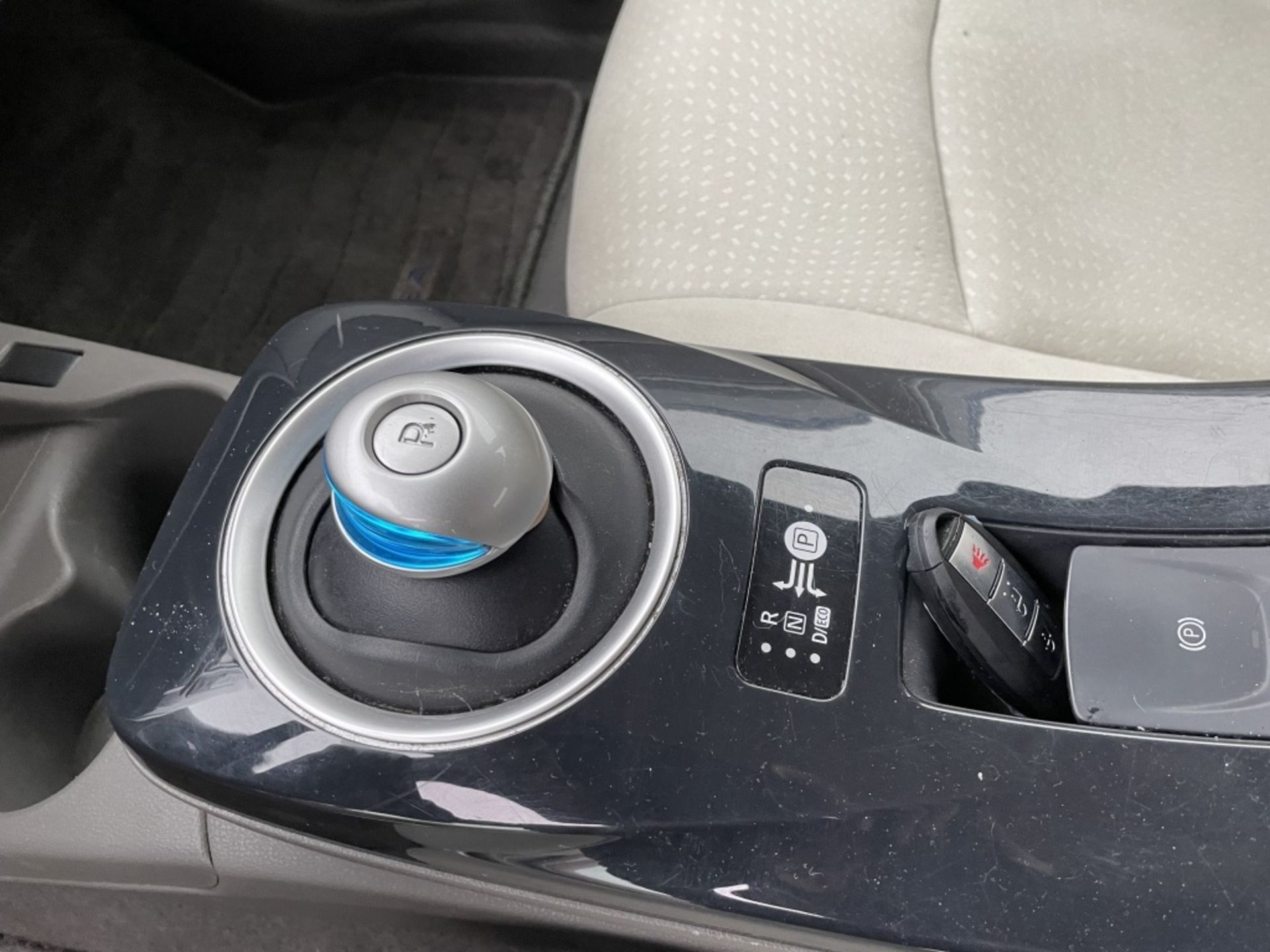 2011 Nissan Leaf Hatchback Sedan - Image 13 of 18