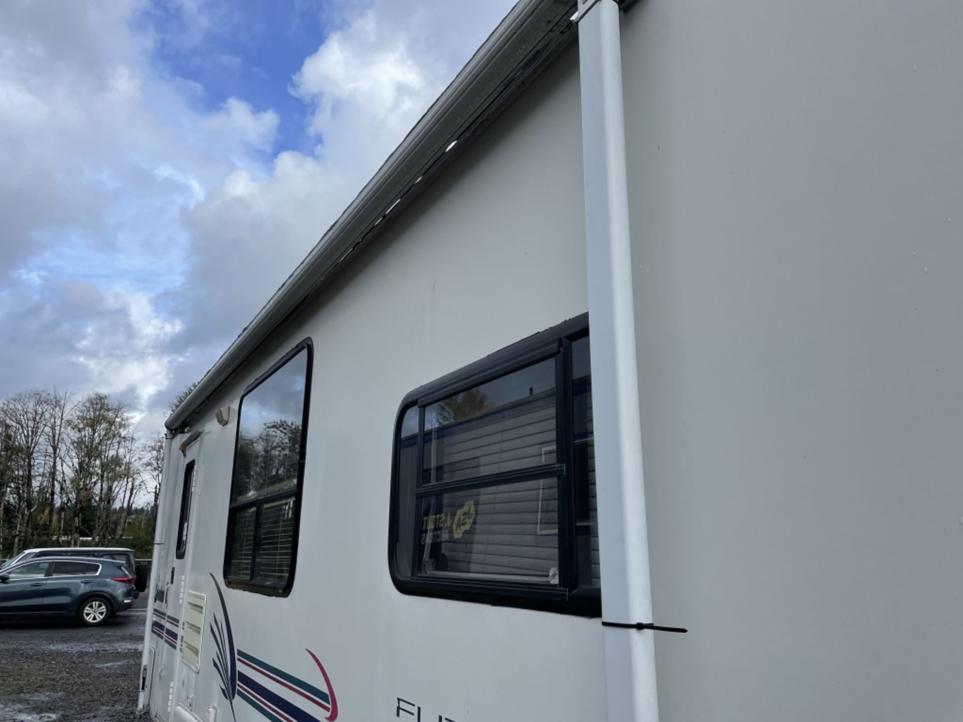 1998 Coachman Futura T/A Travel Trailer - Image 14 of 28