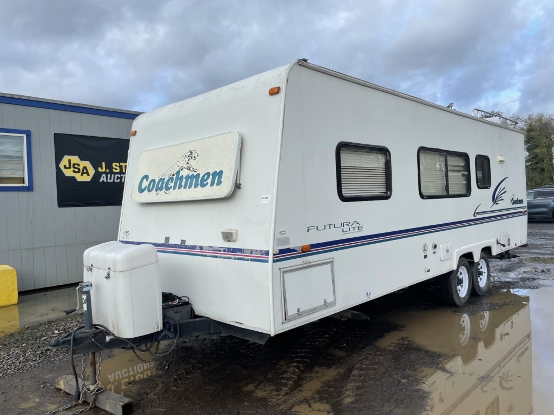 1998 Coachman Futura T/A Travel Trailer