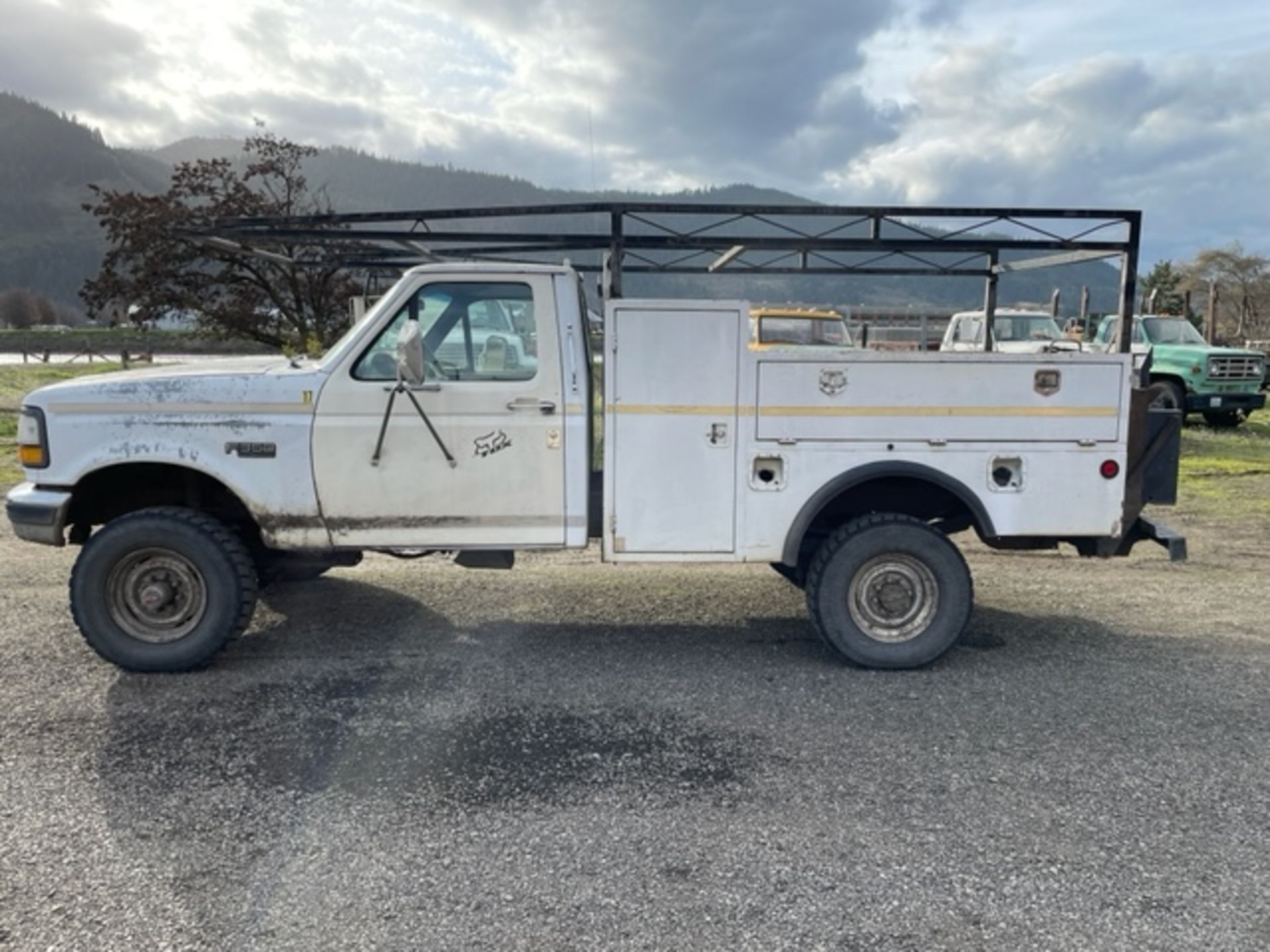 1992 Ford F350 4x4 Utility Truck - Image 2 of 21
