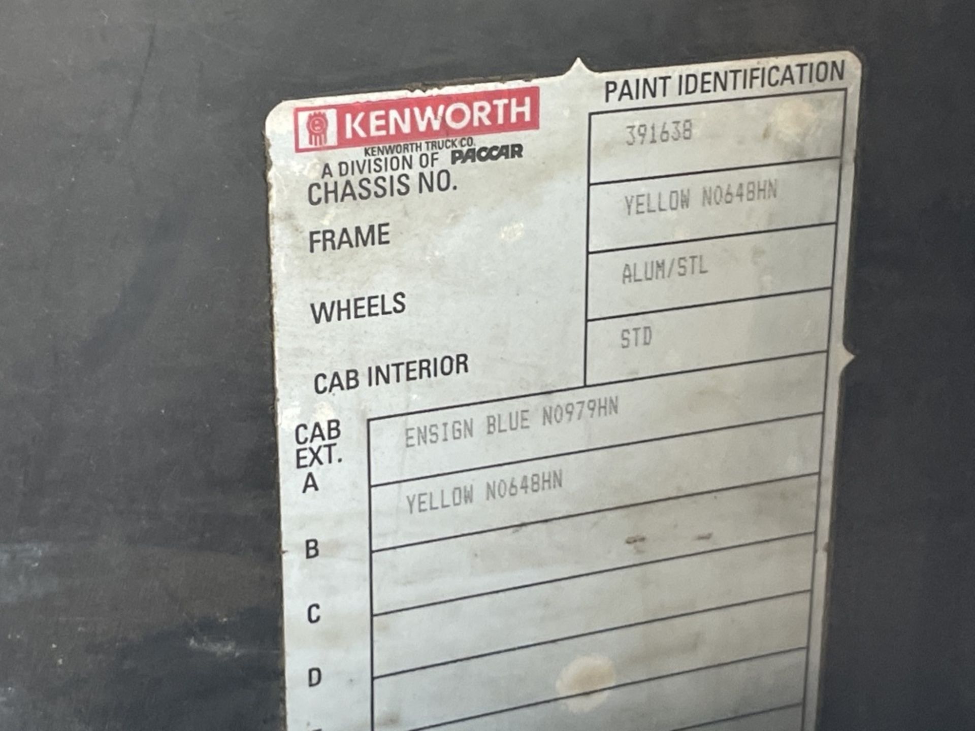 2003 Kenworth T800B Tri-Axle Log Truck - Image 40 of 49