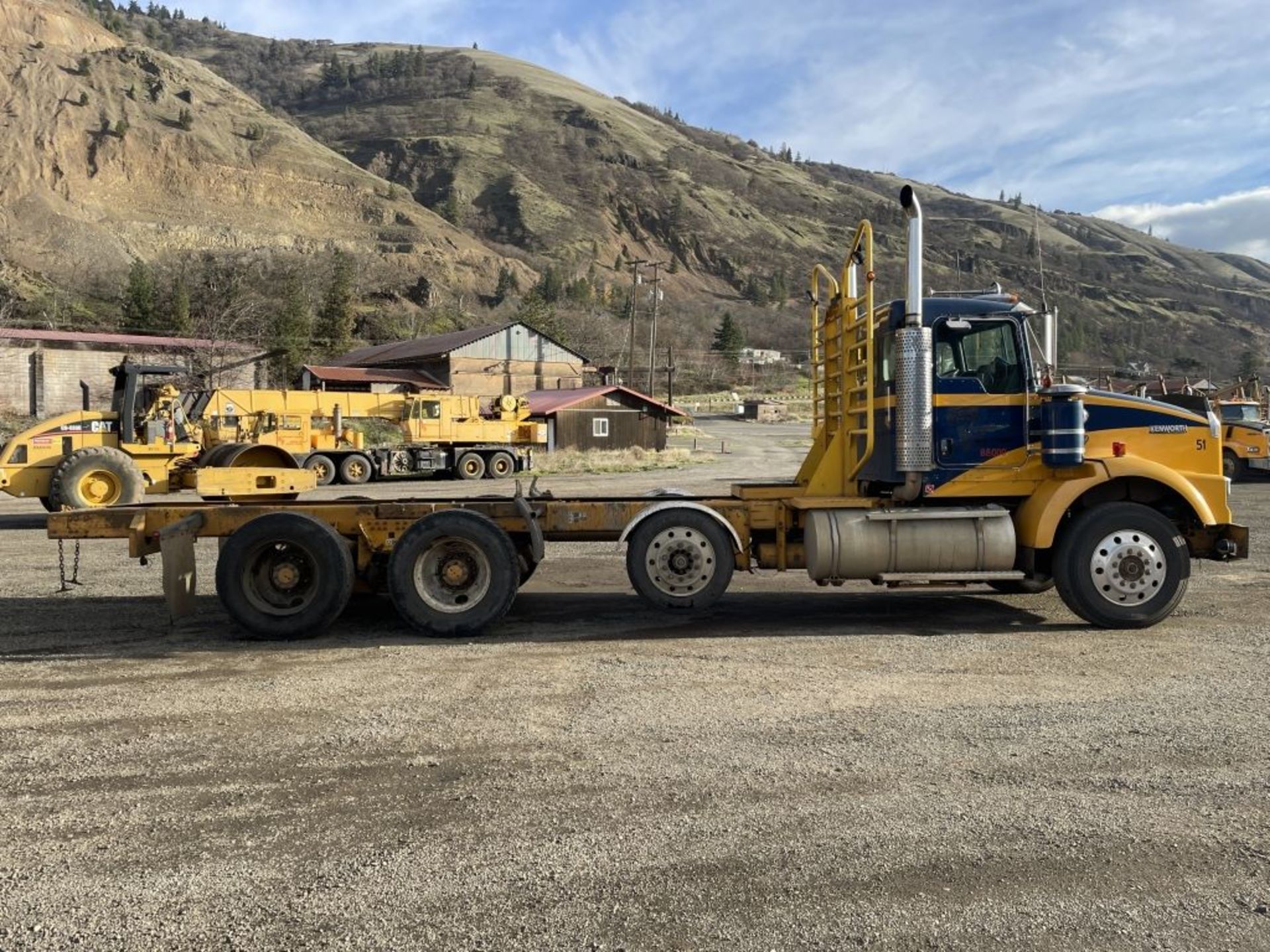 2003 Kenworth T800B Tri-Axle Log Truck - Image 6 of 49