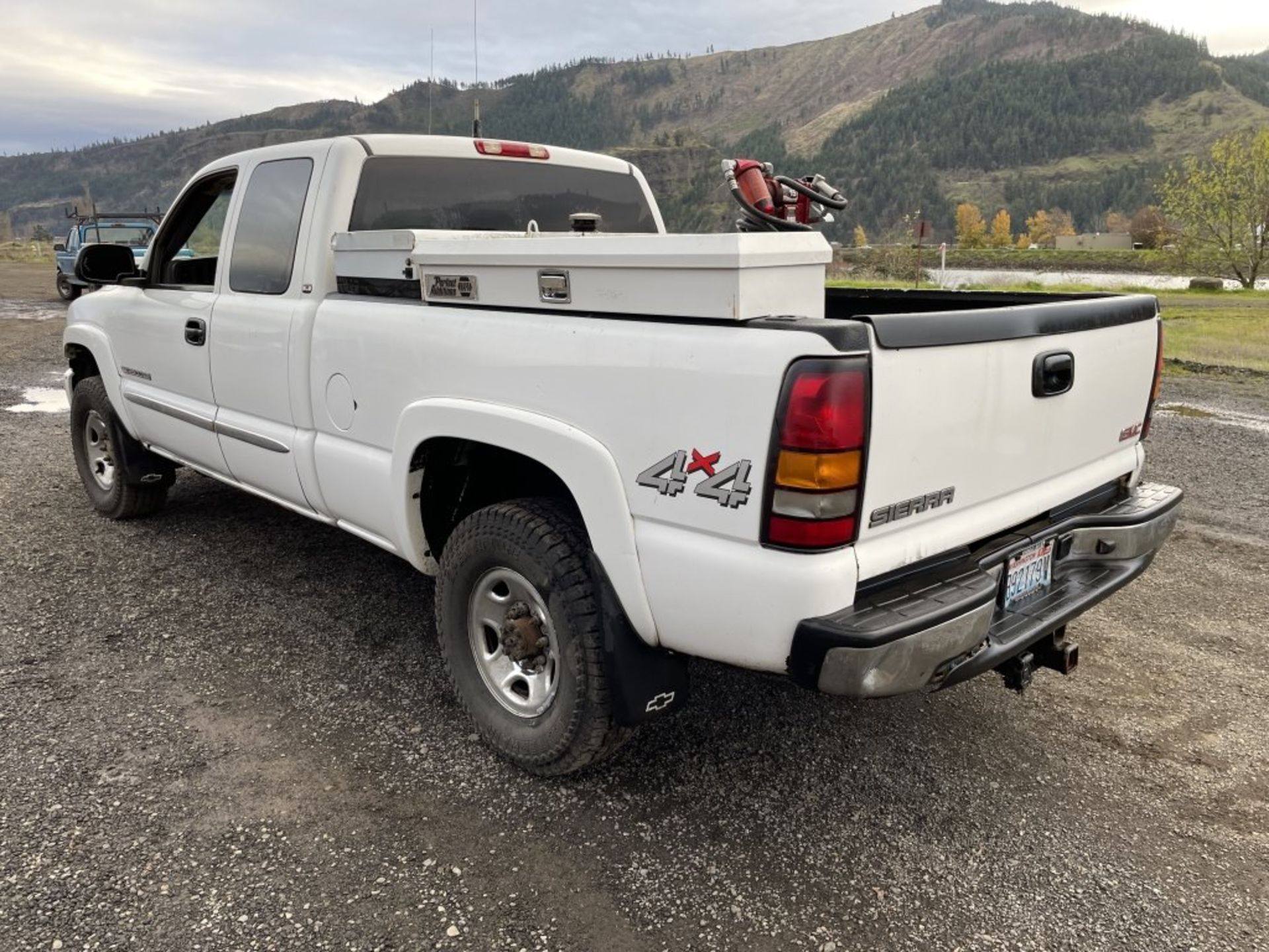 2005 GMC 2500 HD 4x4 Extra Cab Pickup - Image 3 of 24