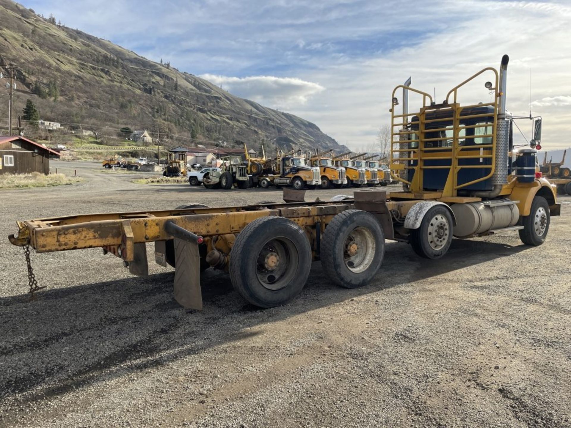 2003 Kenworth T800B Tri-Axle Log Truck - Image 5 of 49