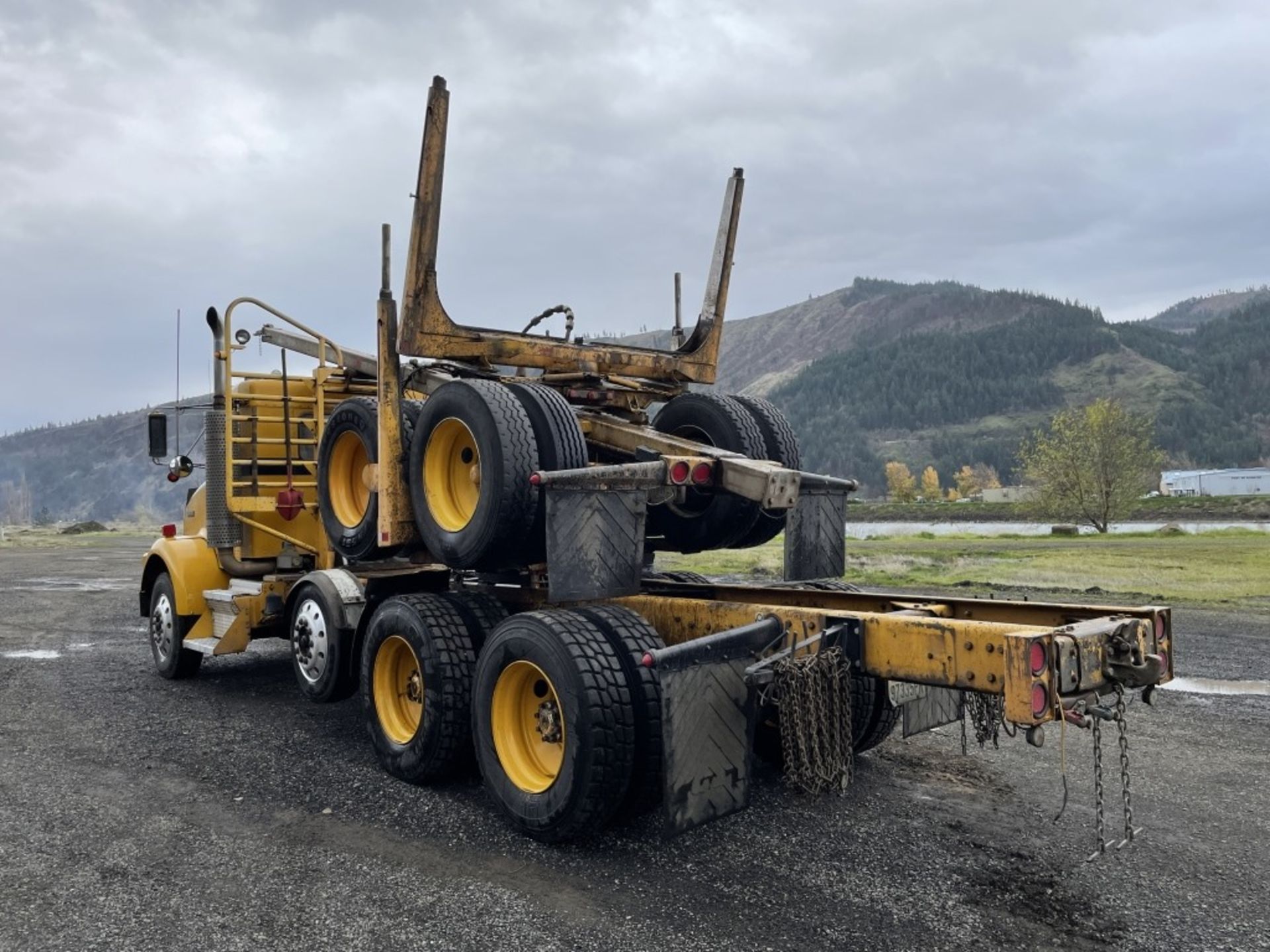 2005 Kenworth Tri-Axle Log Truck - Image 3 of 35