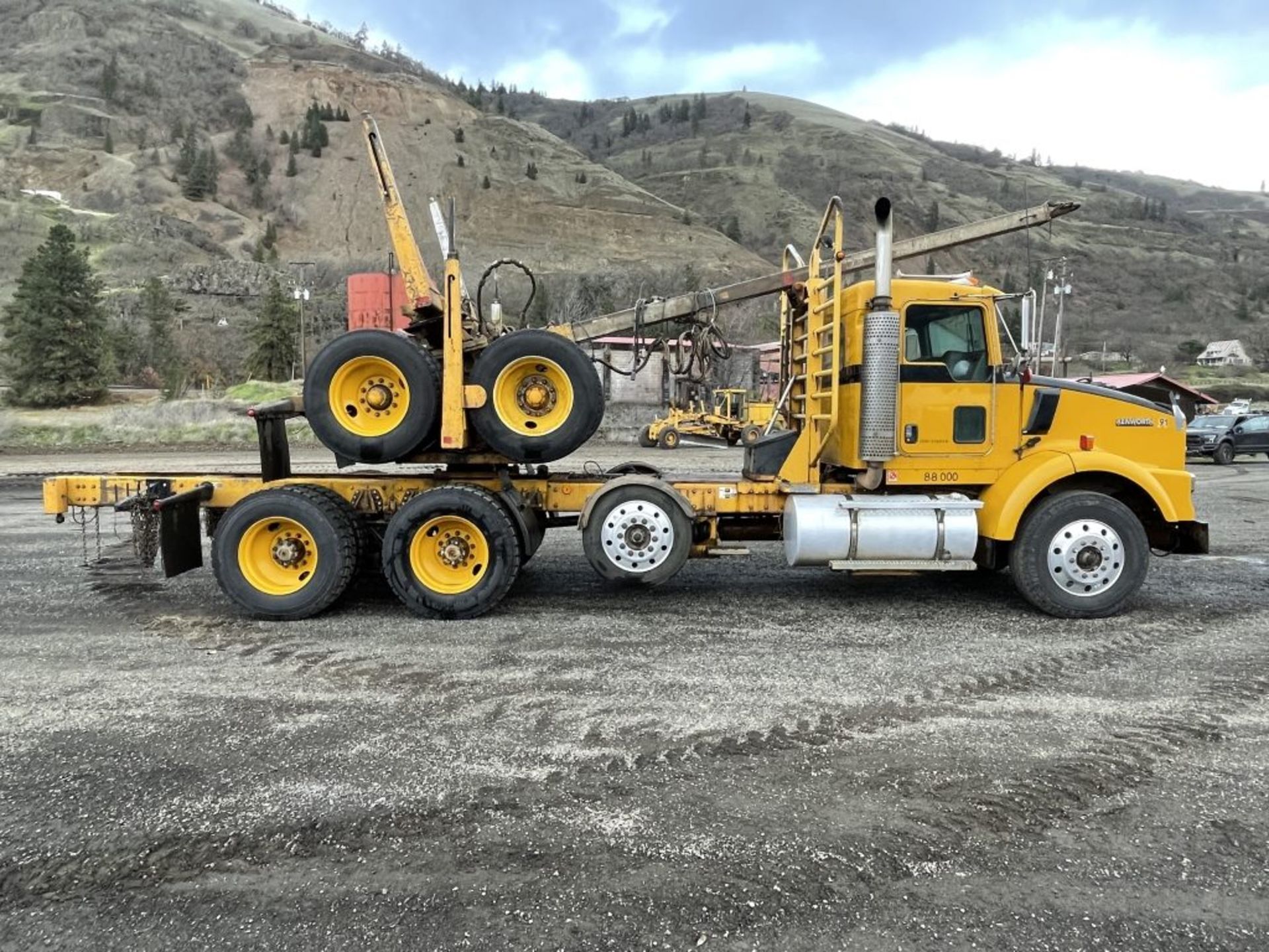 2005 Kenworth Tri-Axle Log Truck - Image 6 of 35