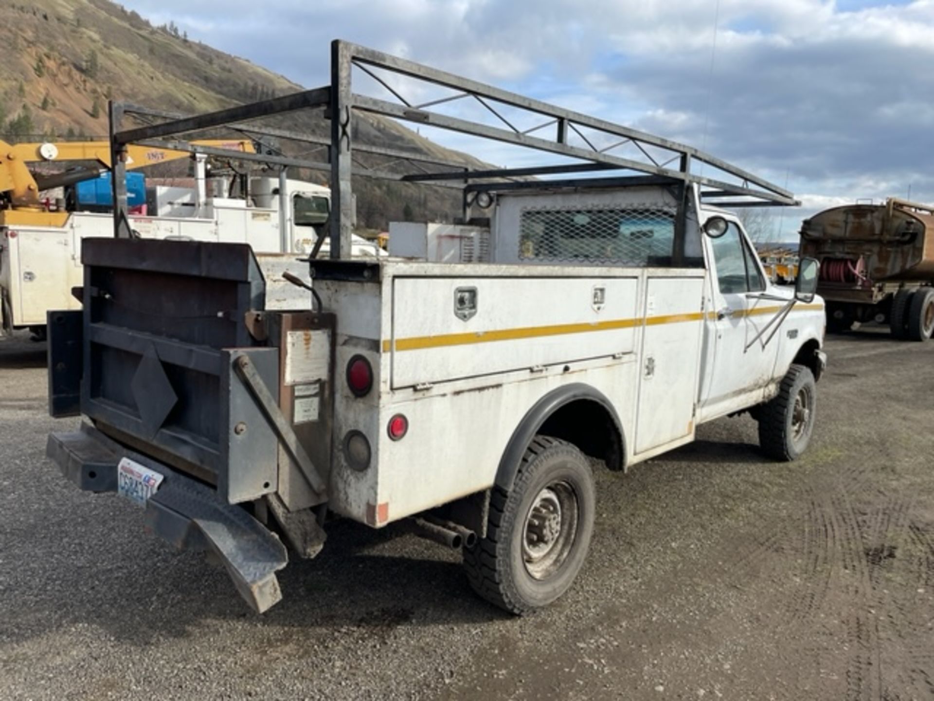 1992 Ford F350 4x4 Utility Truck - Image 5 of 21