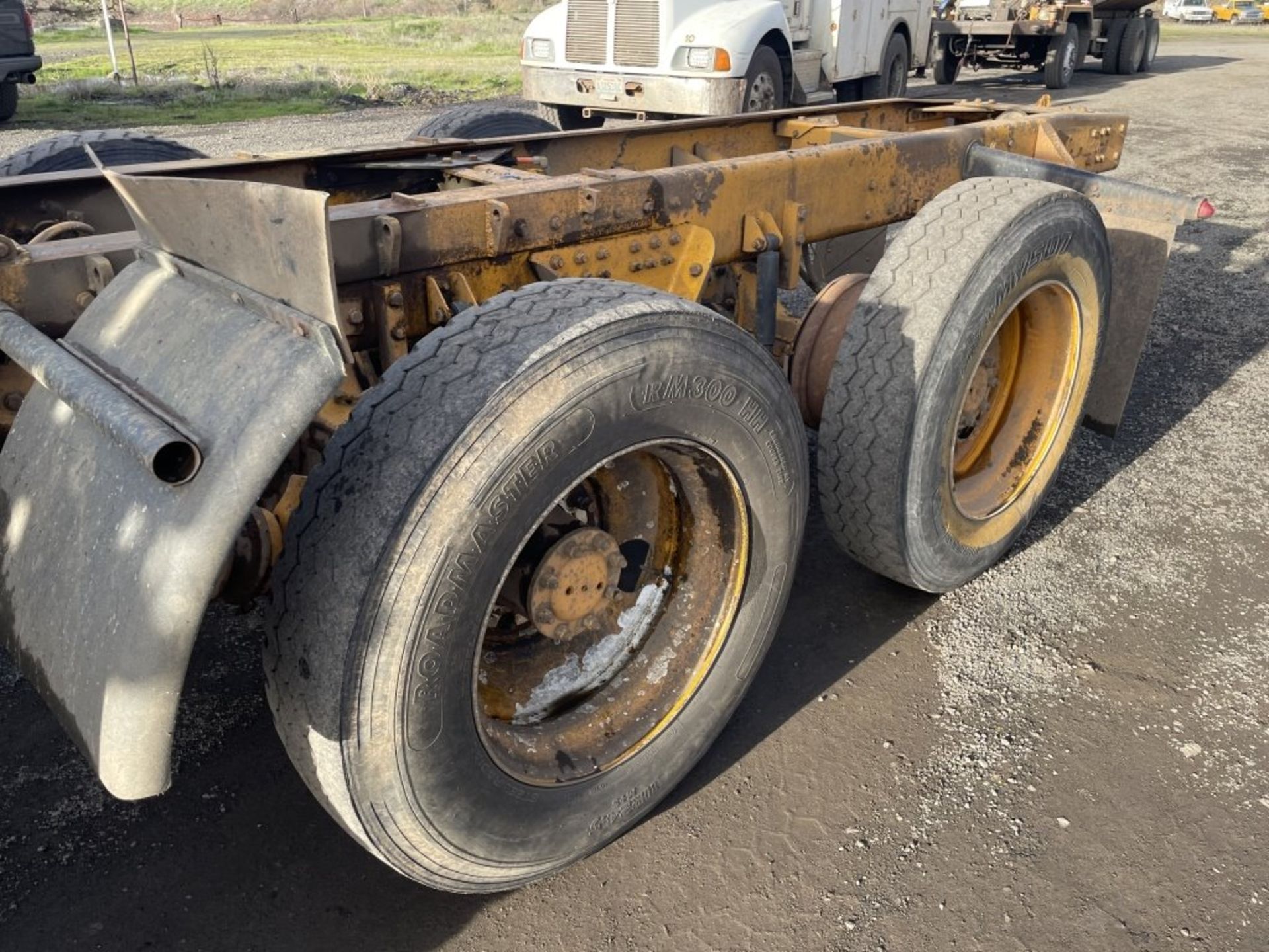 2003 Kenworth T800B Tri-Axle Log Truck - Image 12 of 49