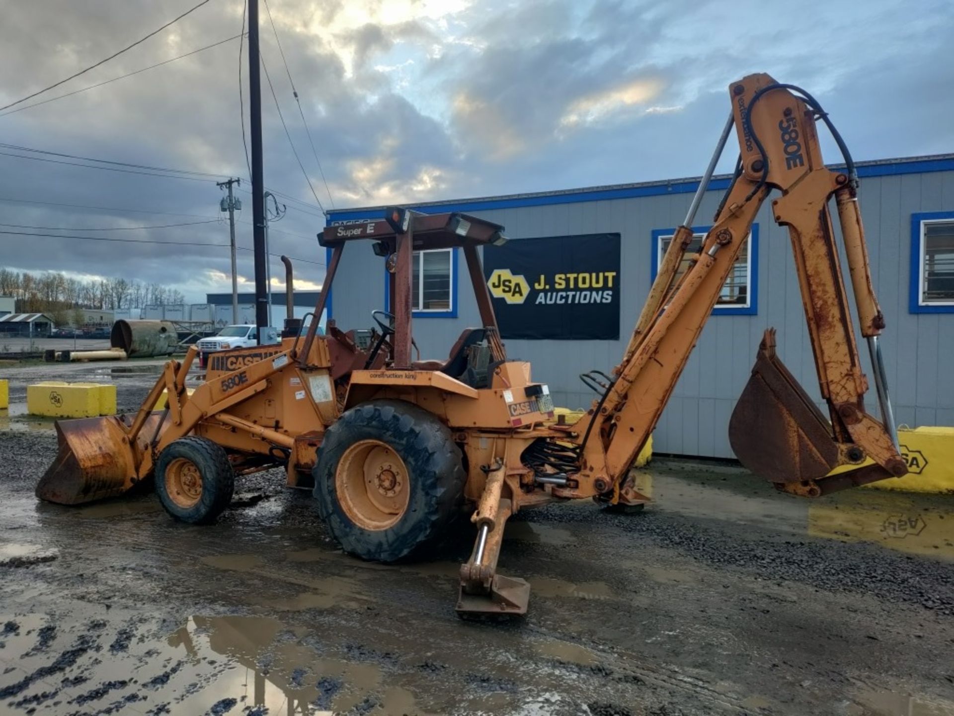 Case 580 Super E Loader Backhoe - Image 4 of 26