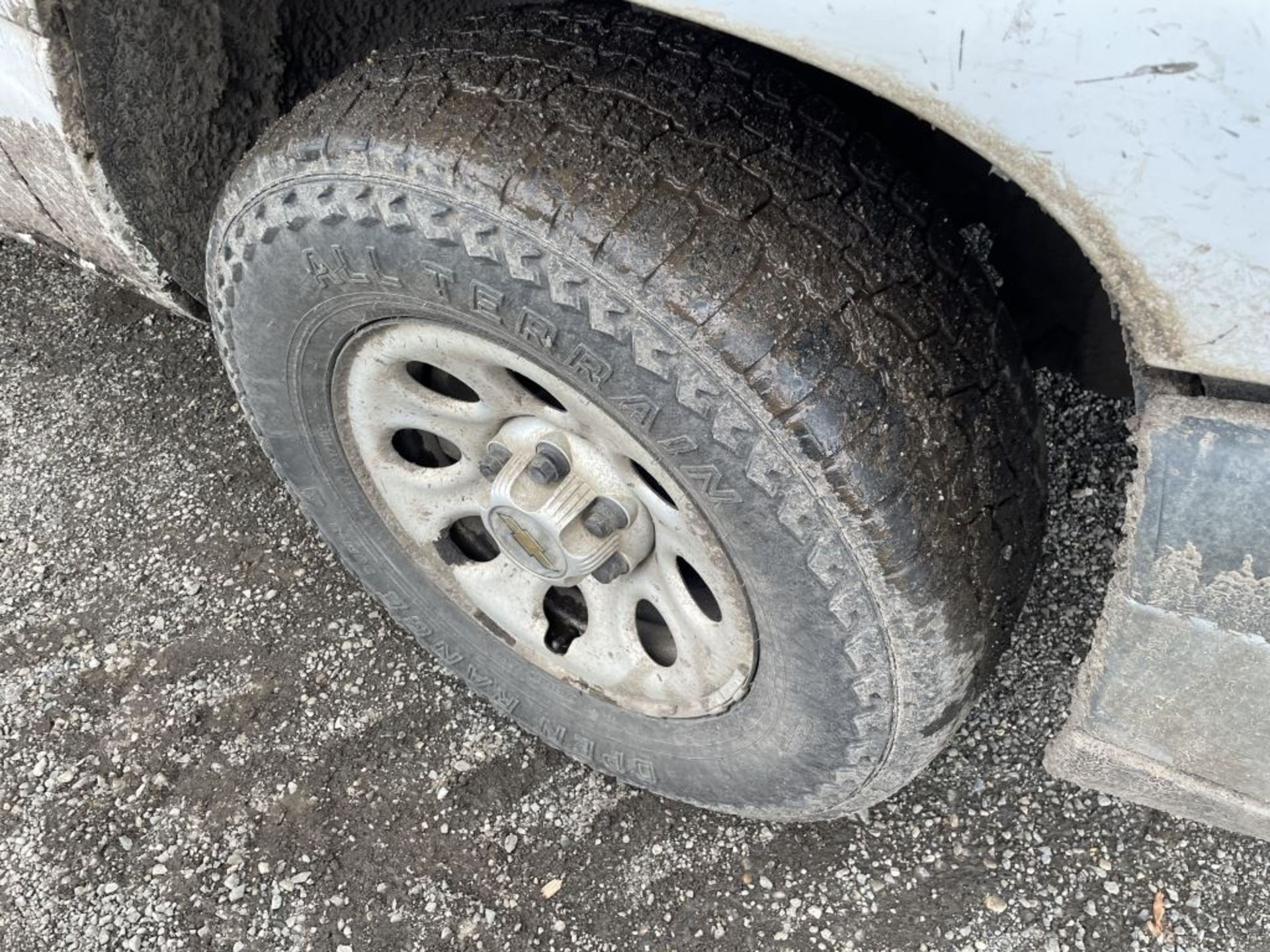 2005 Chevrolet Silverado Extra Cab 4x4 Pickup - Image 11 of 19