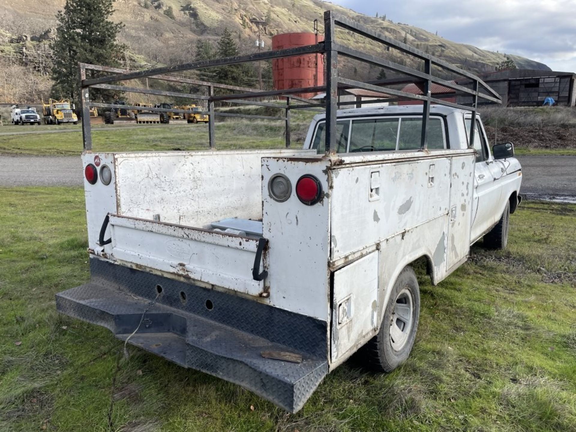 1975 Ford F150 Utility Truck - Image 4 of 11