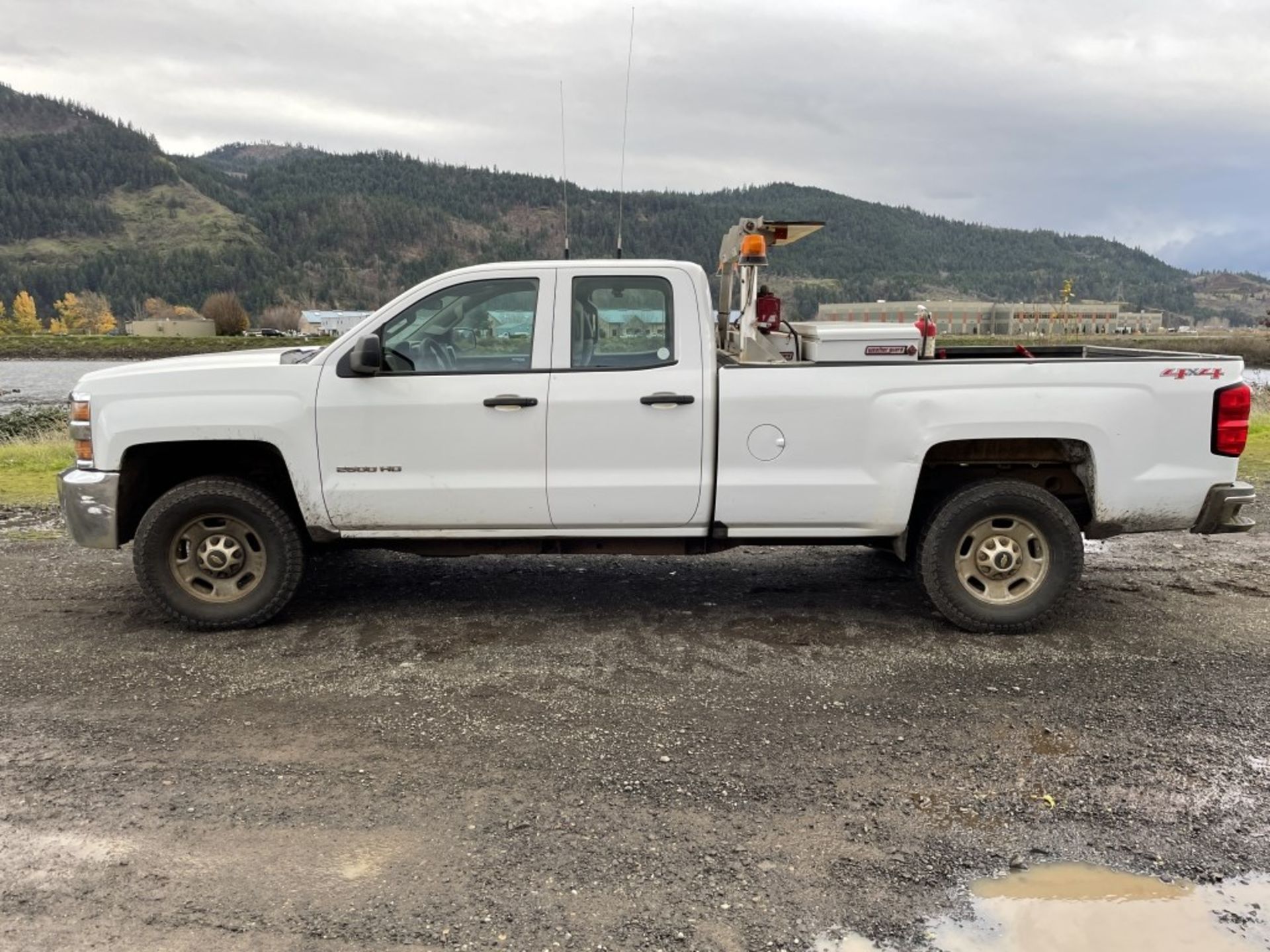 2016 Chevrolet 2500 HD 4x4 Crew Cab Pickup - Image 2 of 22