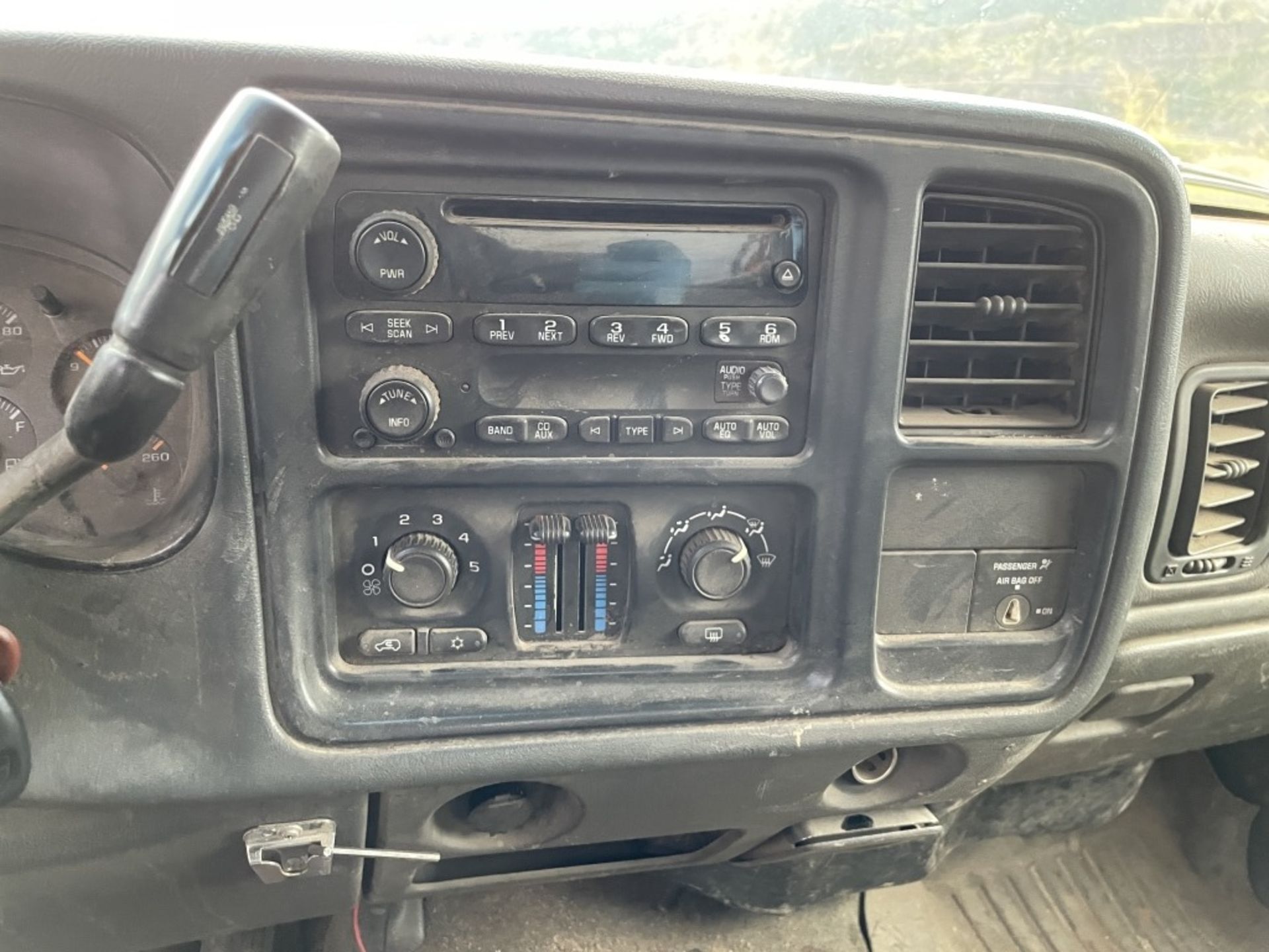 2005 GMC 2500 HD 4x4 Extra Cab Pickup - Image 19 of 24